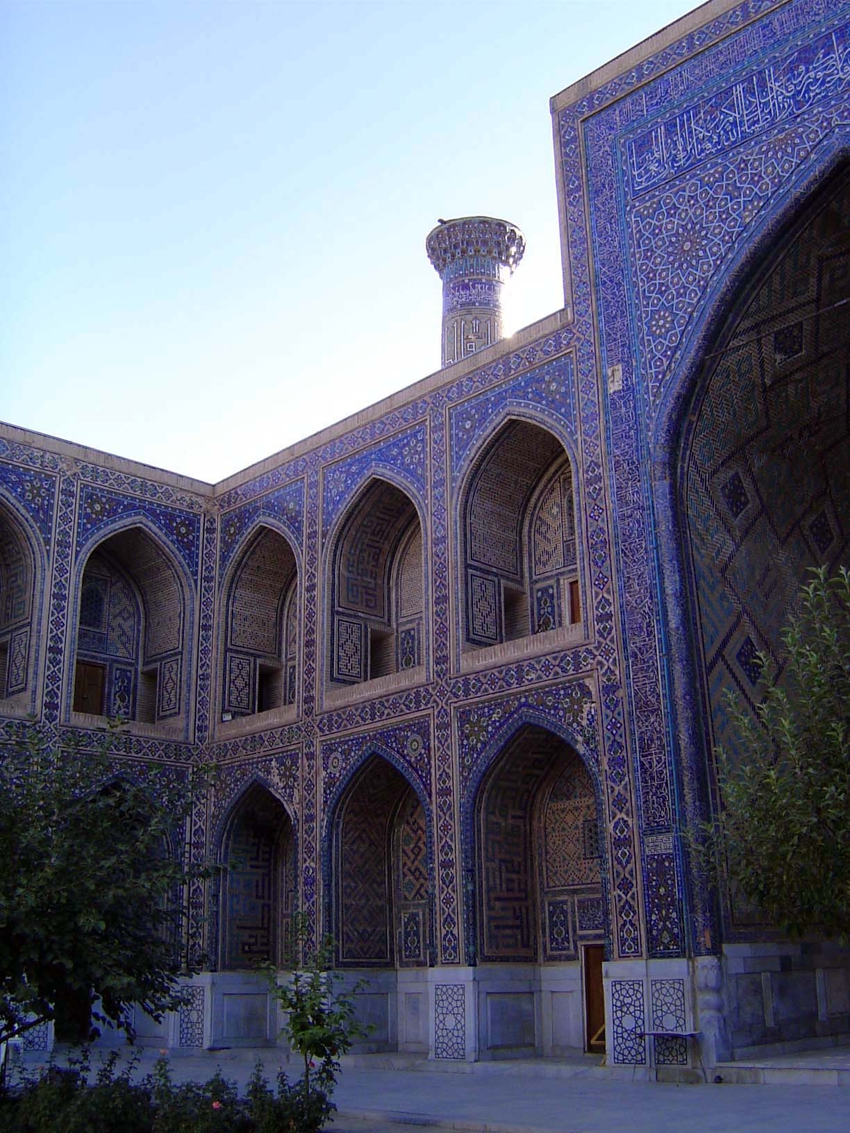 Another view, showing the relationship between that iwan and the courtyard.