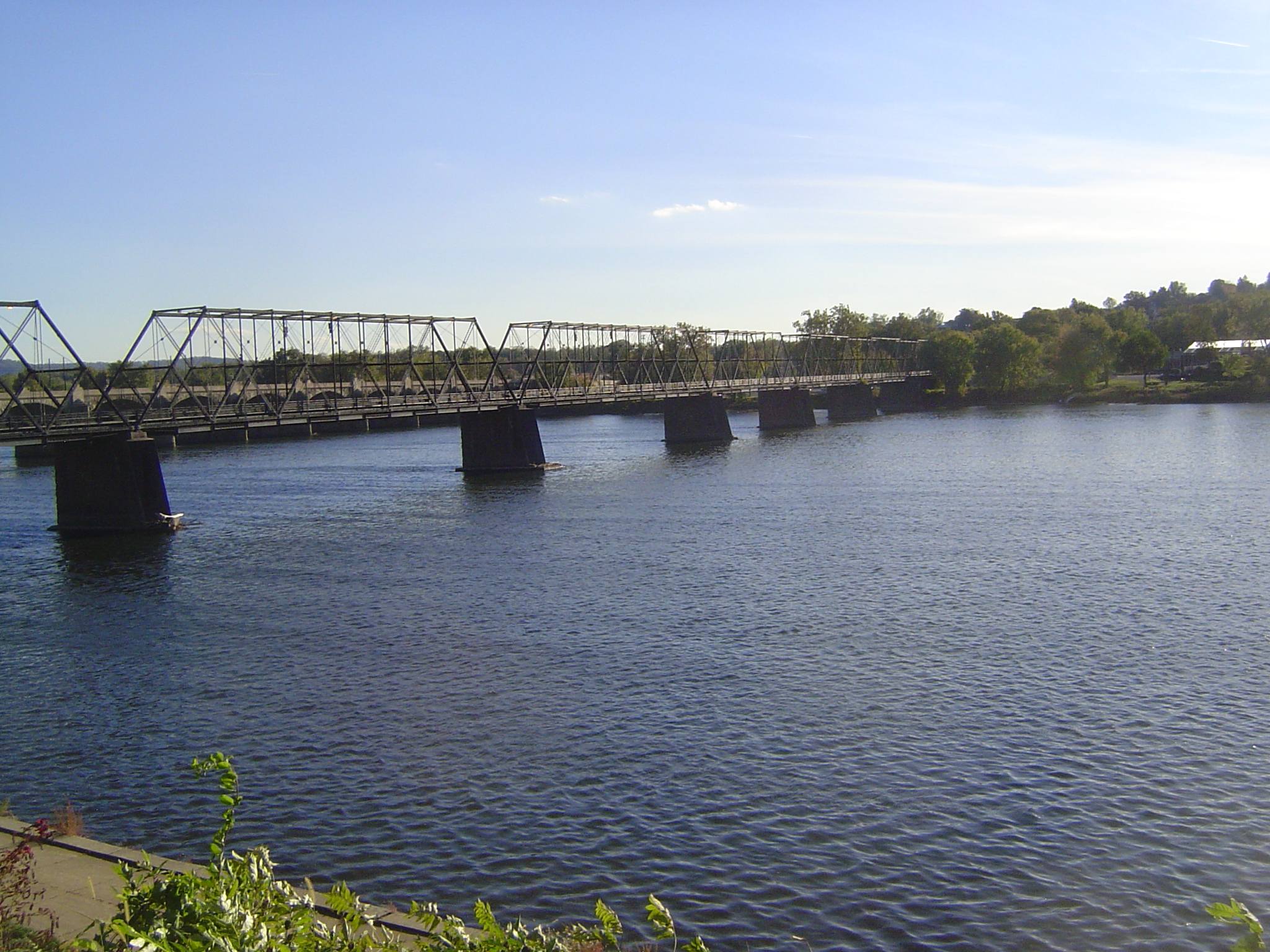 The bridge was built by the People's Bridge Company as a low-cost alternative to the Camelback Bridge, which no longer exists but which was
