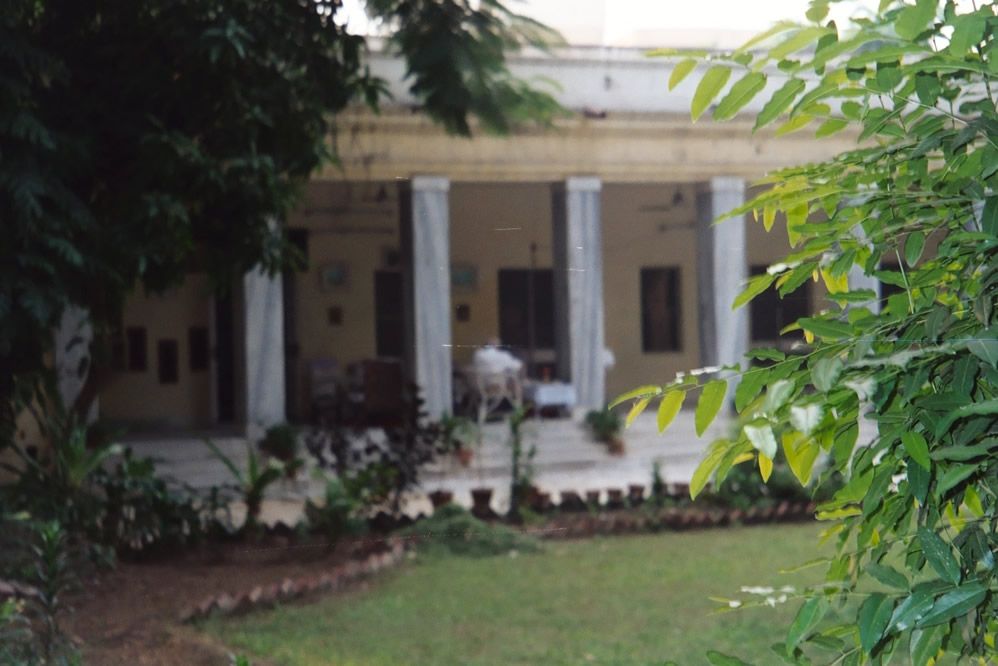A surviving bungalow with poor prospects for survival. Land values are too high for single-story buildings.