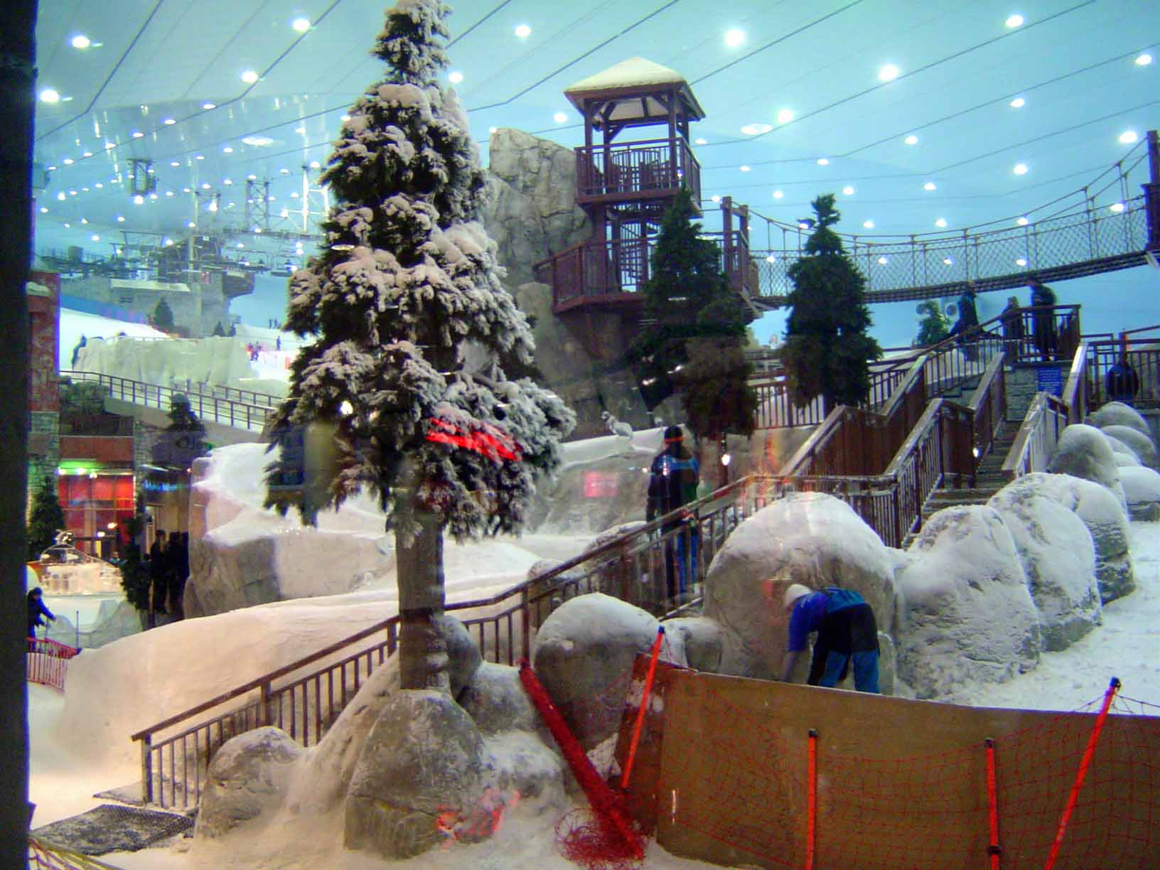Looks like an old postcard, but that's because the photo is through a pane of glass. Lots of visitors to the mall take pictures like this.