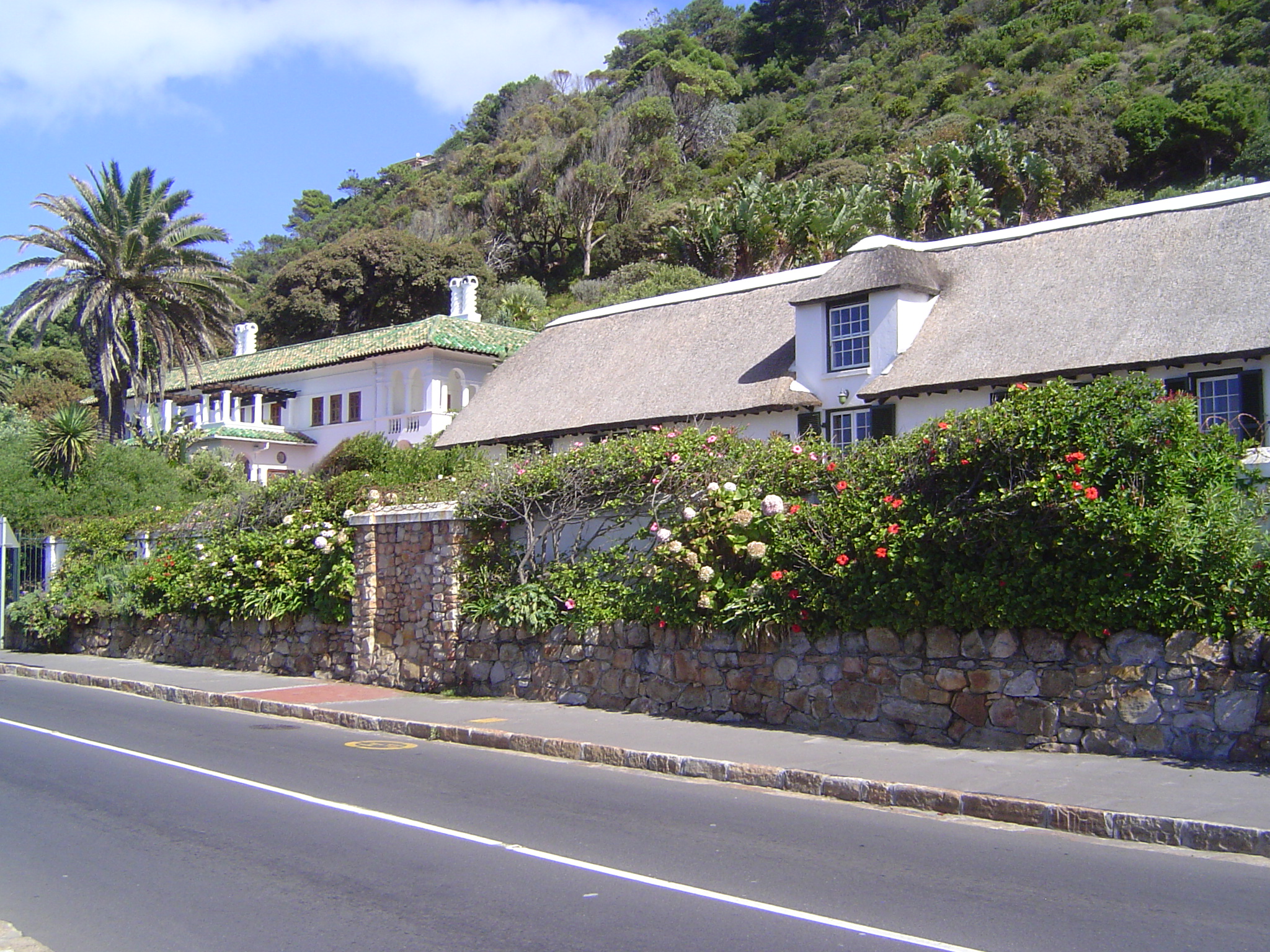 Muizenberg attracted more than daytrippers. The house with the tile roof is Graceland originally Watergate and was built about 1915 by John