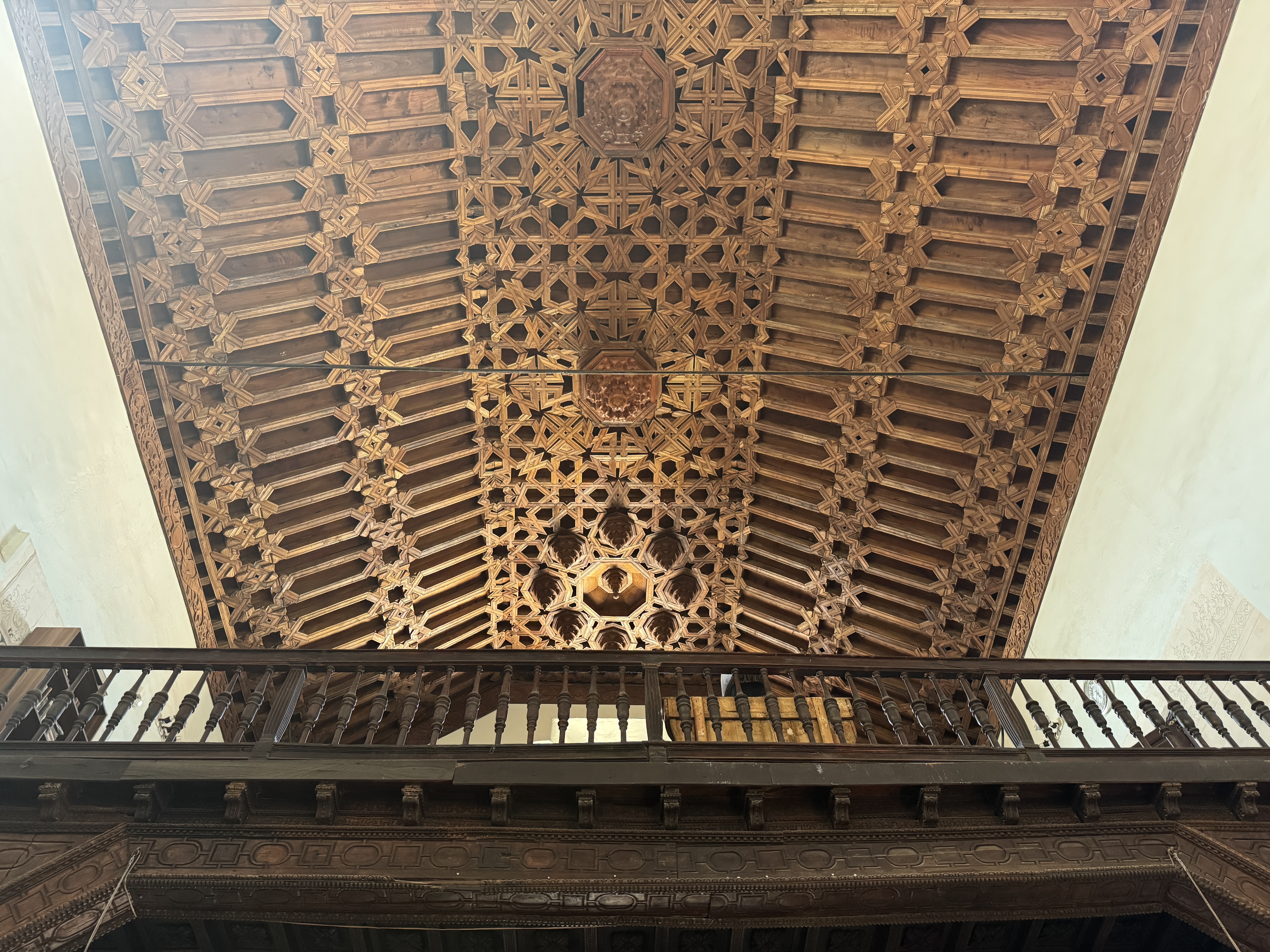 Ceiling to gasp for.  Remember the San Francisco church in Sucre?  It has something similar to this, but I miserably failed to see it.