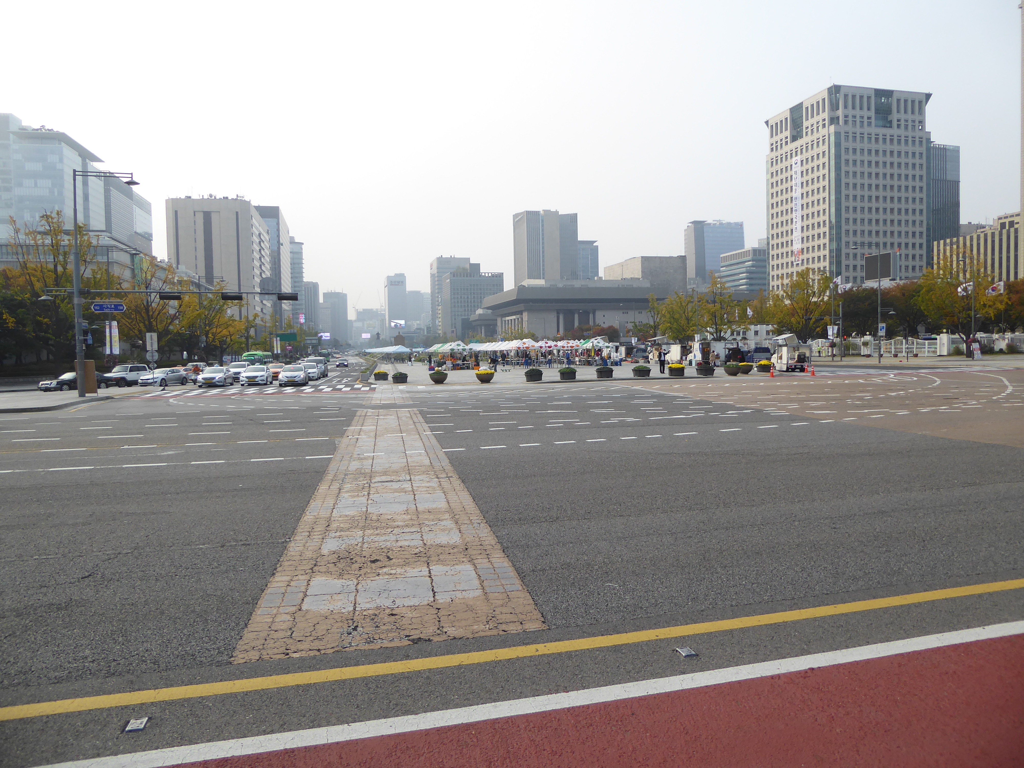 Here it is: Gwanghwamun Plaza, a widened stretch of Sejong-daero. Like Beijing's Tiananmen Square, this plaza is new. Once, this was Yuk-jo,