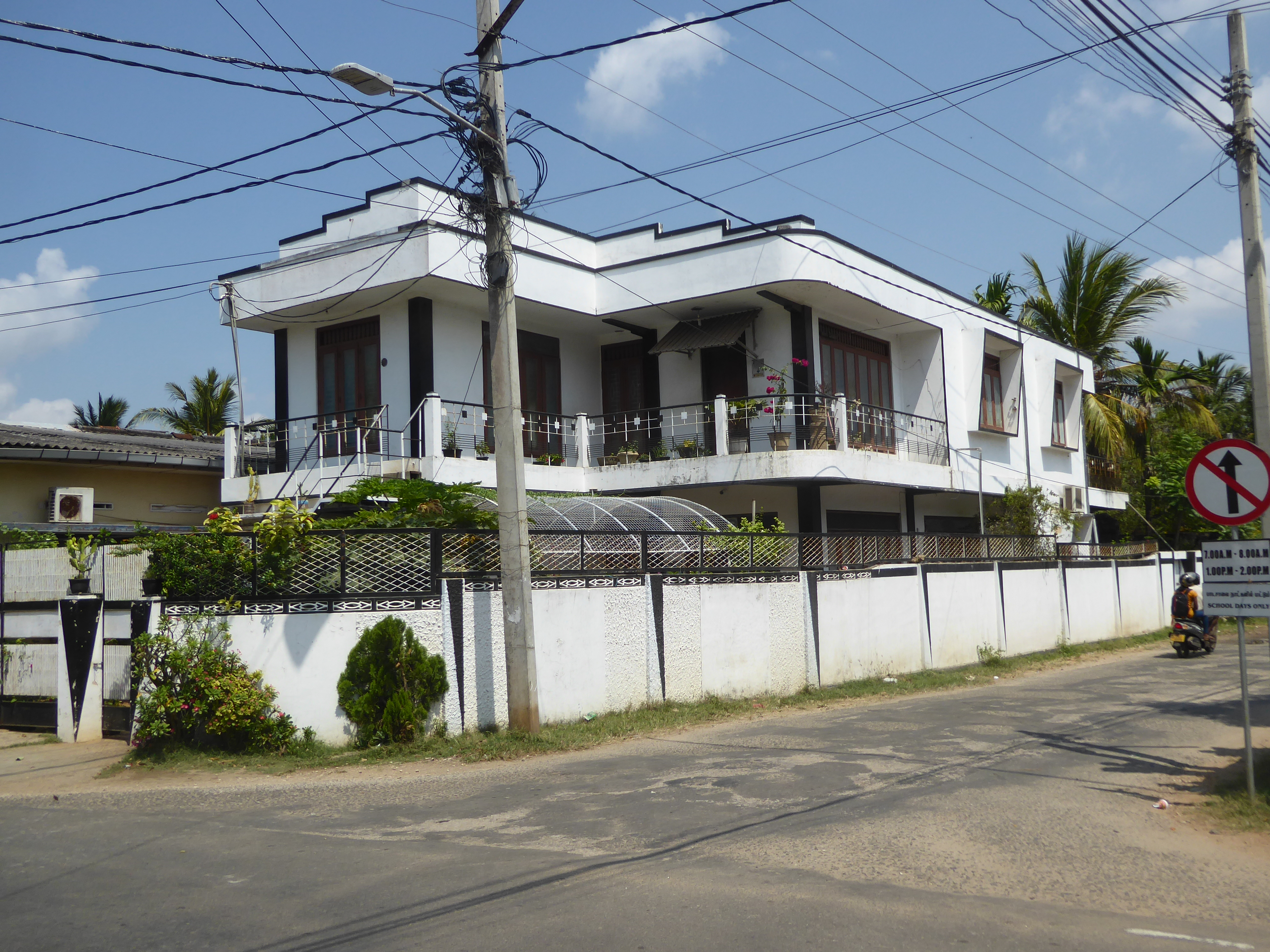 Here's someone who prefers something more European. Corner of Kovil Road and Rakka.