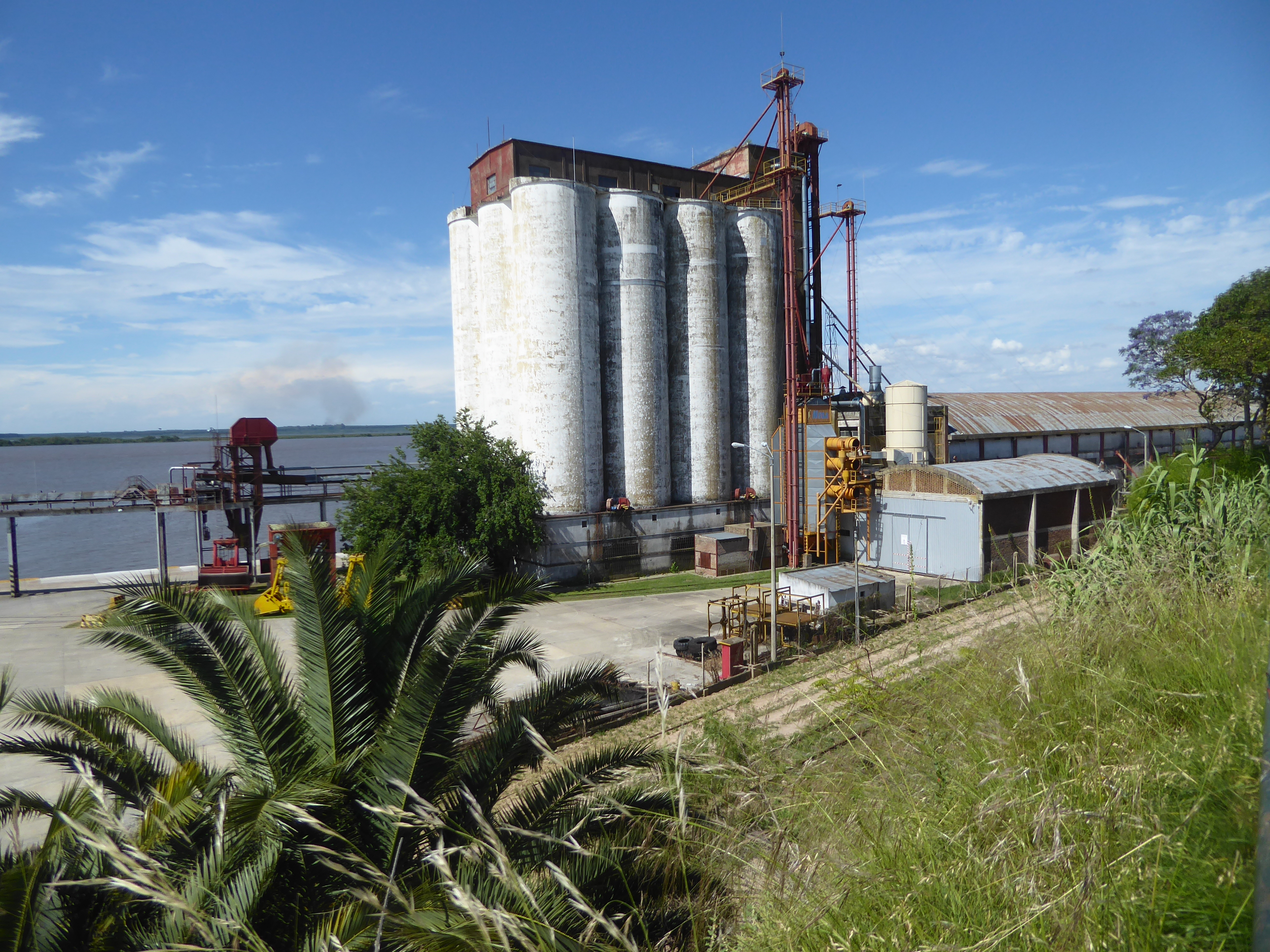 There's a grain elevator, too, just no active rail connection.