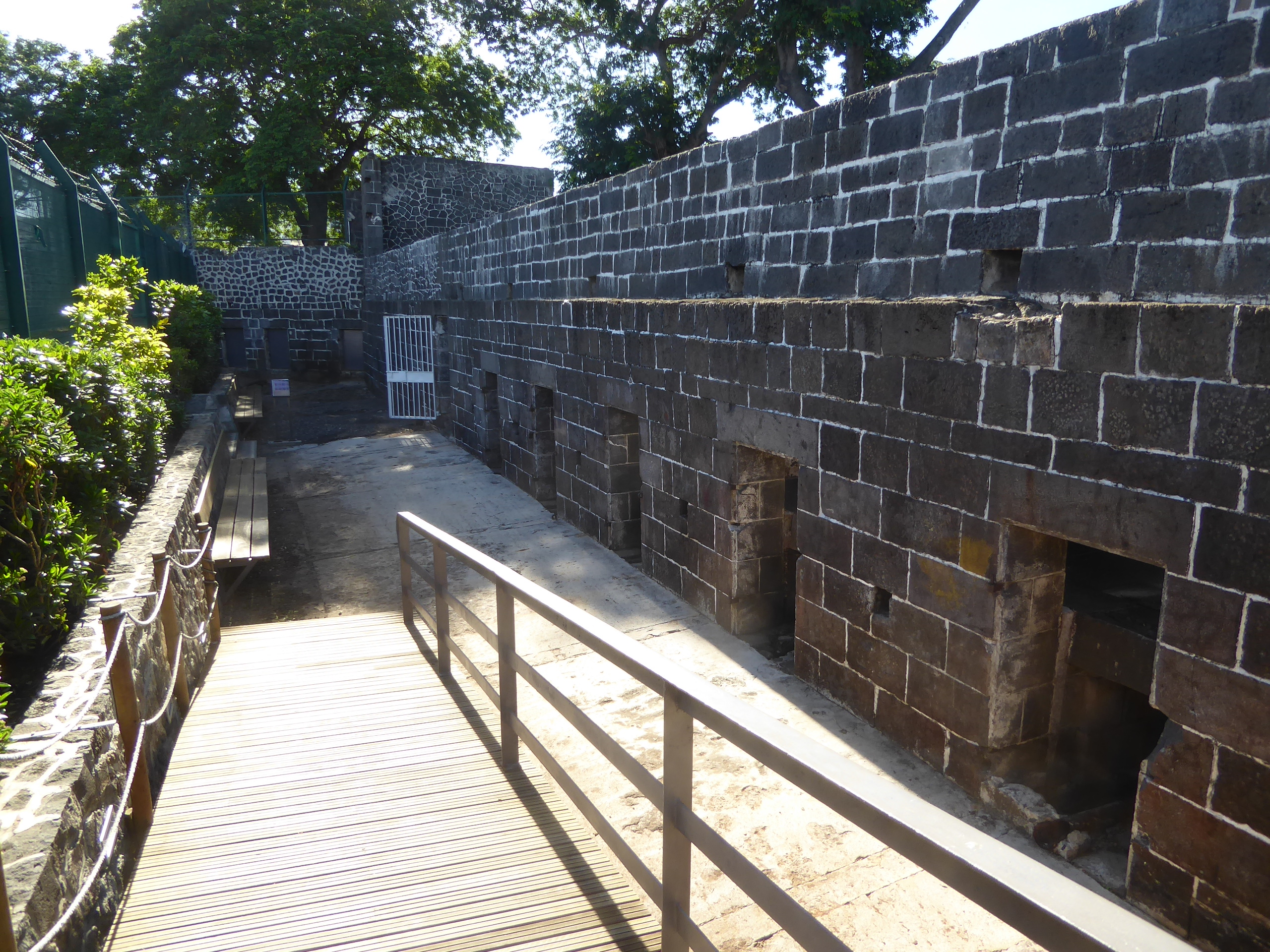 And here on the waterfront is the Aapravasi Ghat, on the UNESCO World Heritage list since 2002. Until 1987, it was called Coolie Ghat.