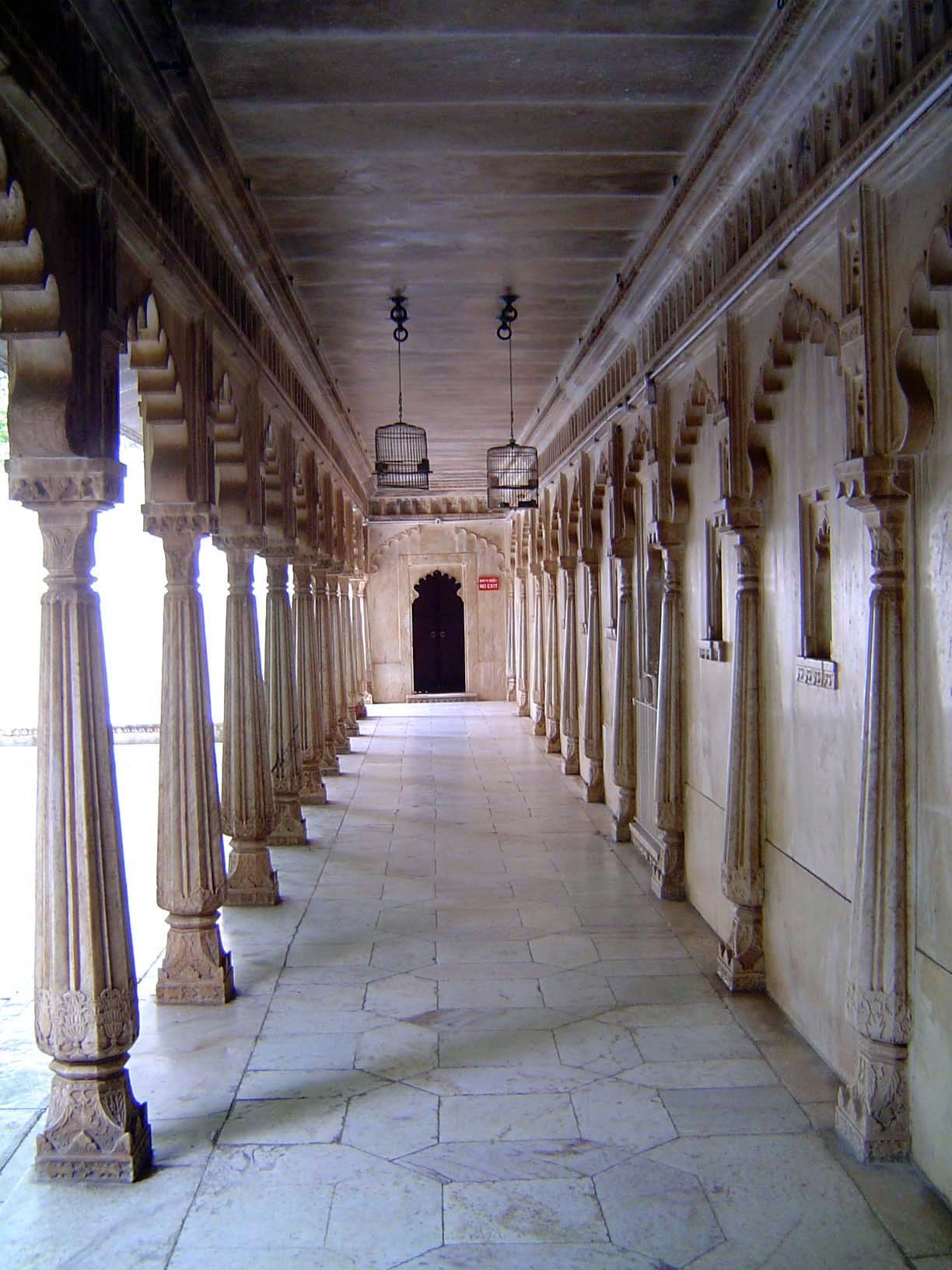 In the back of the temple is a courtyard lined with 80 or 84 deva-kulikas, or subsidiary shrines. Different sources give different counts, b