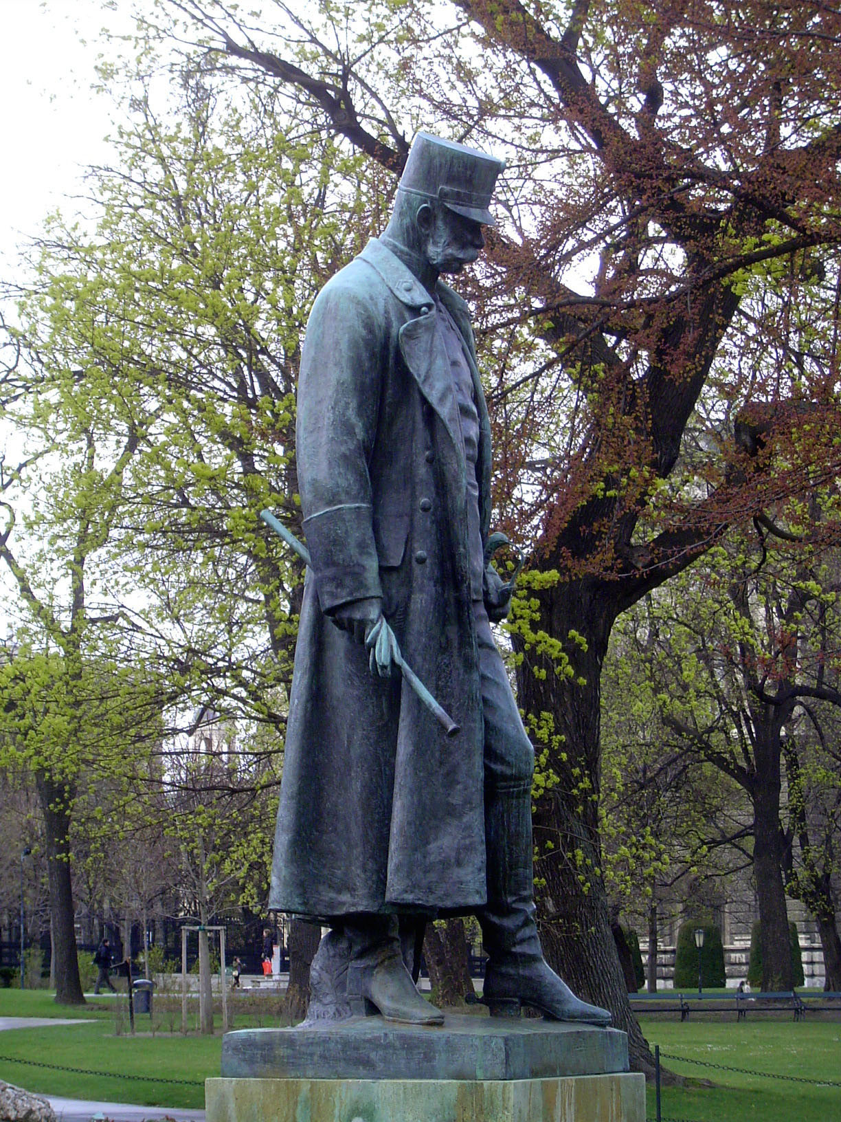 In the garden, a bronze of Francis-Joseph.