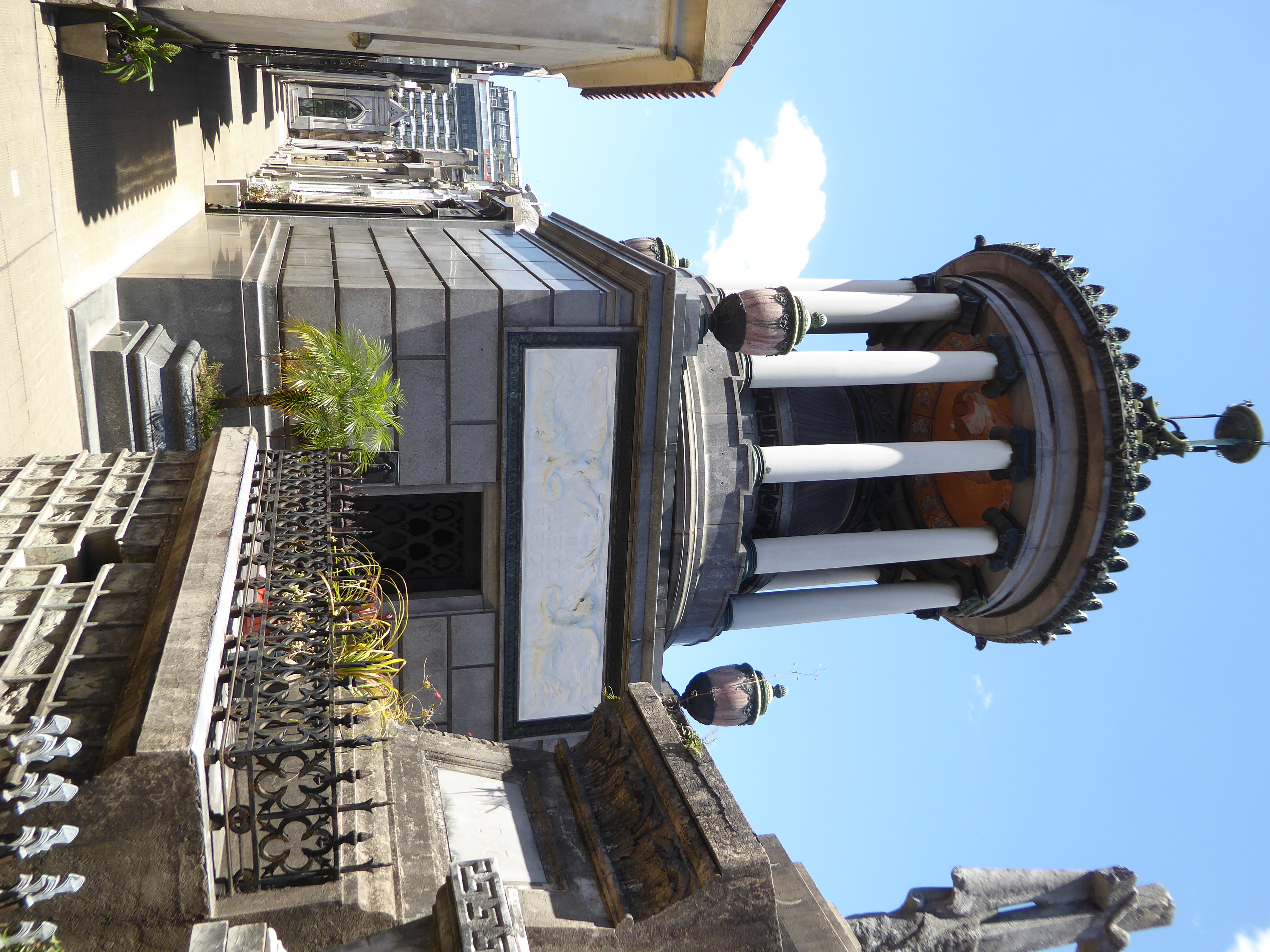 And here's the tomb of a Nobel prizewinner in chemistry, the biochemist and physician Luis Federico Leloir.