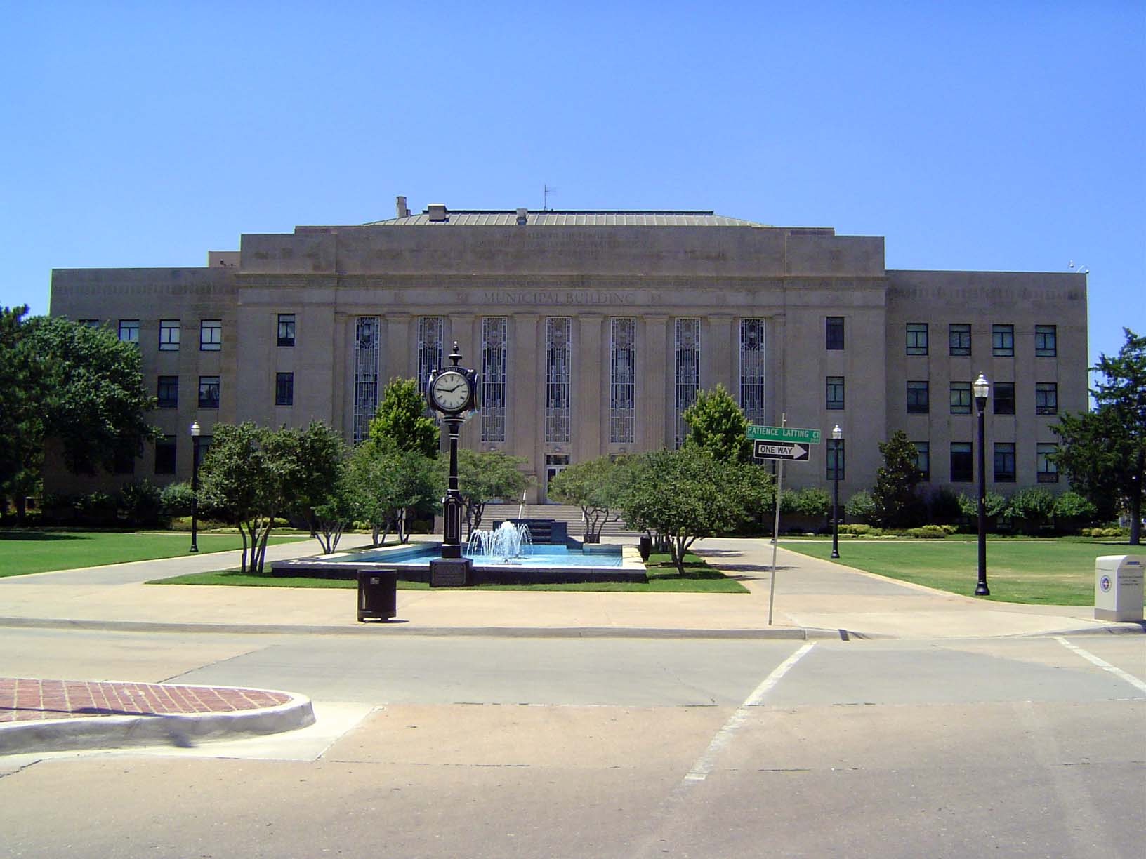 Now you understand the axis that runs from the courthouse to the city hall.