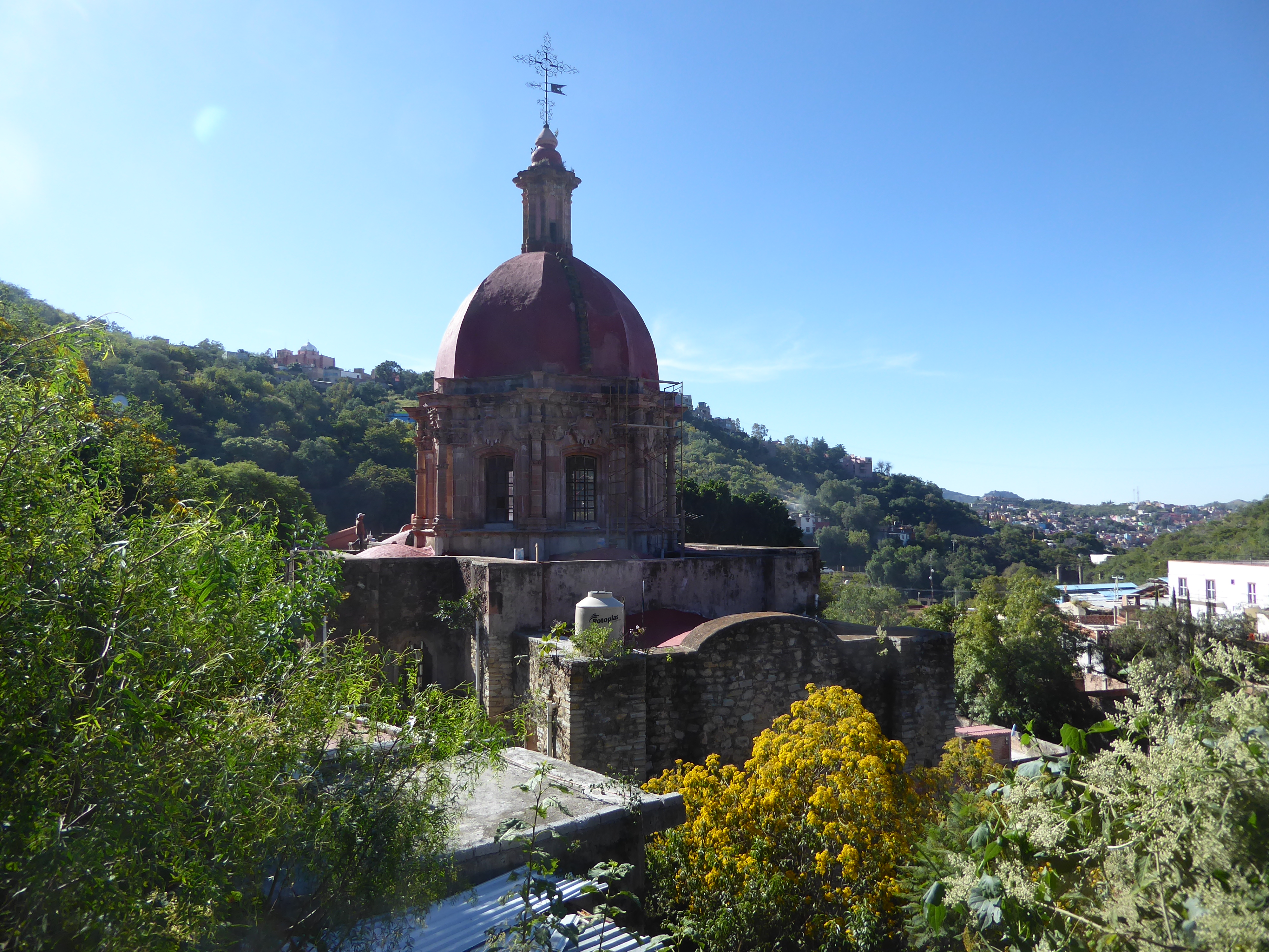 And next to the hacienda is the Iglesia del Señor de Villaseca de Cata.