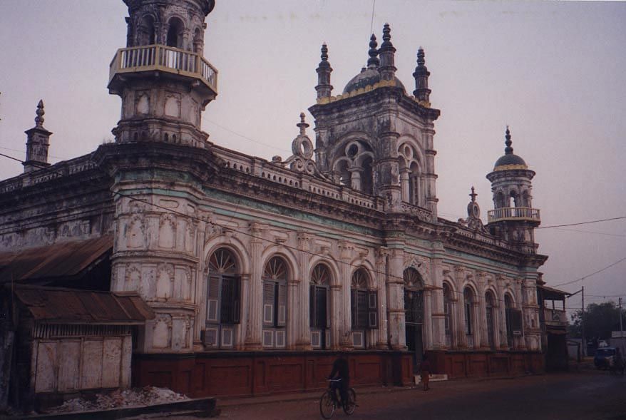 There aren't many Muslims left in Moulmein, but there are several surviving mosques, including the waterfront Kaladan Mosque, for Sunni Musl