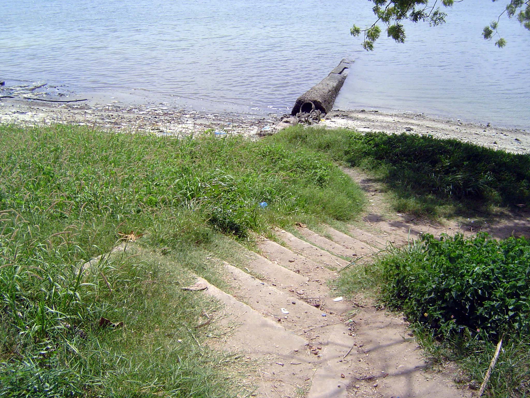 Until about 1900, passengers came ashore in small boats and walked upstairs from the water's edge.