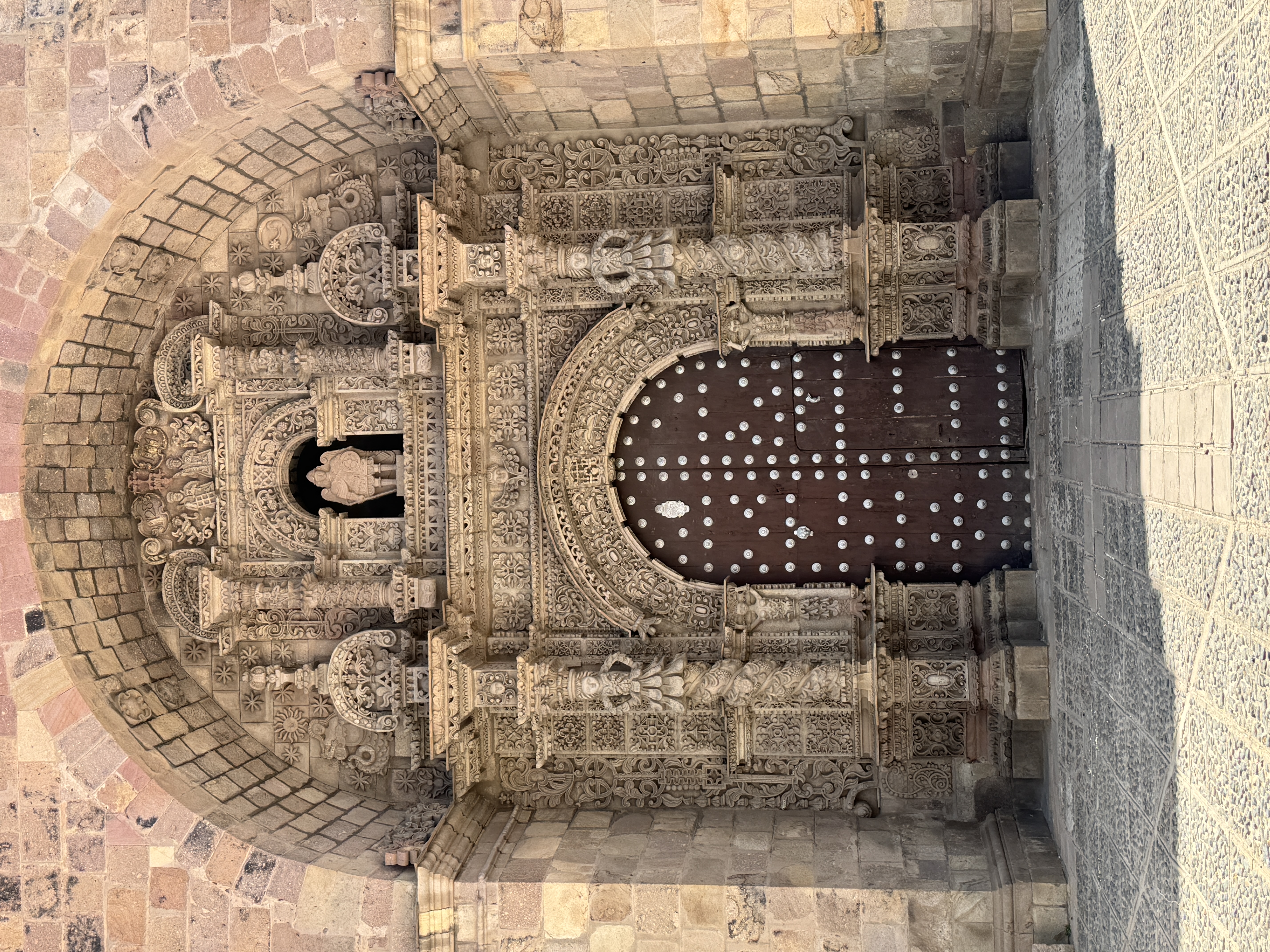 The church is original, built between 1570 and 1620.