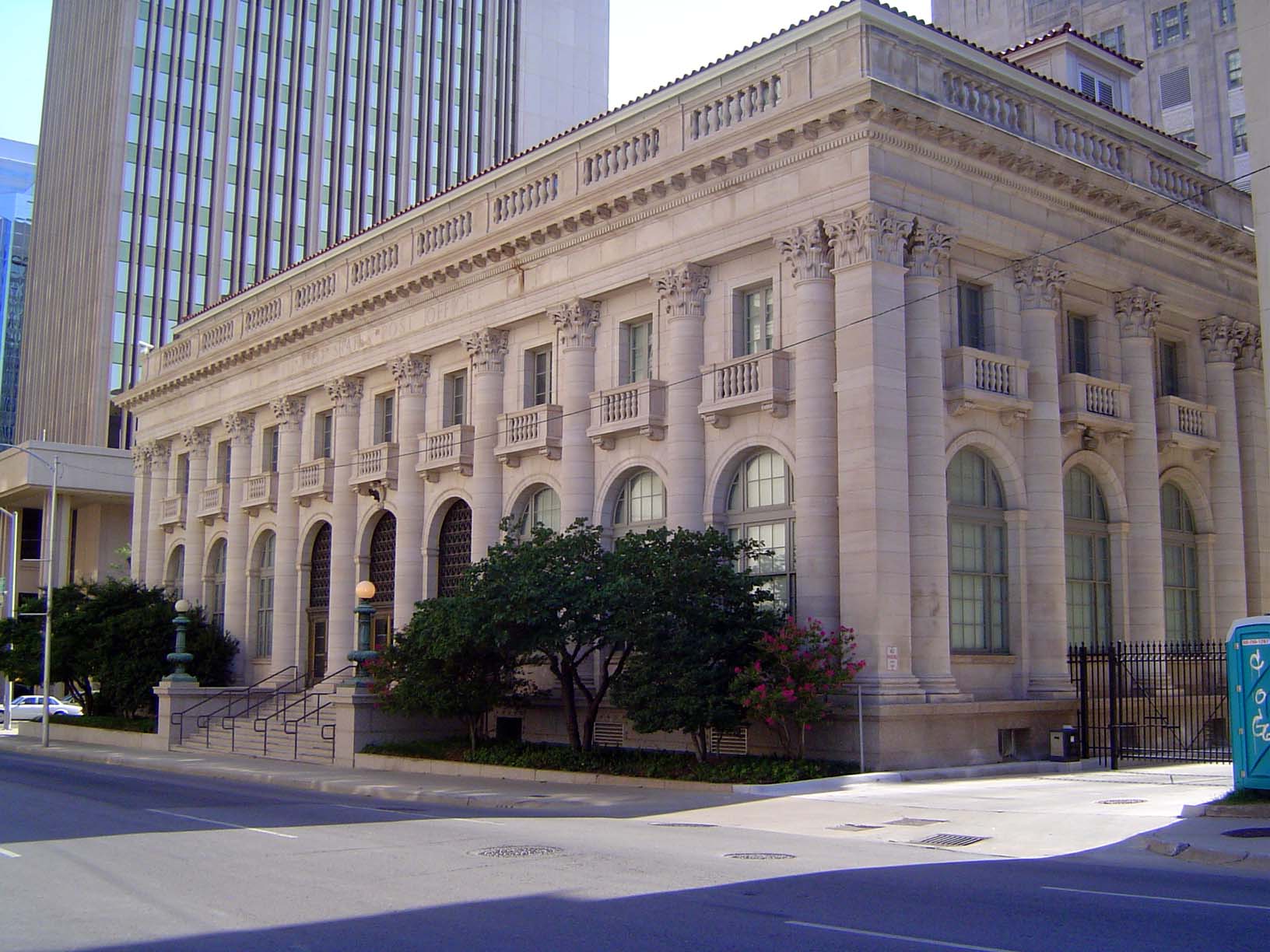 The former main post office, since 1958 a sub-office. The new main office, utterly undistinguished, is down on South Sixth in such a remote