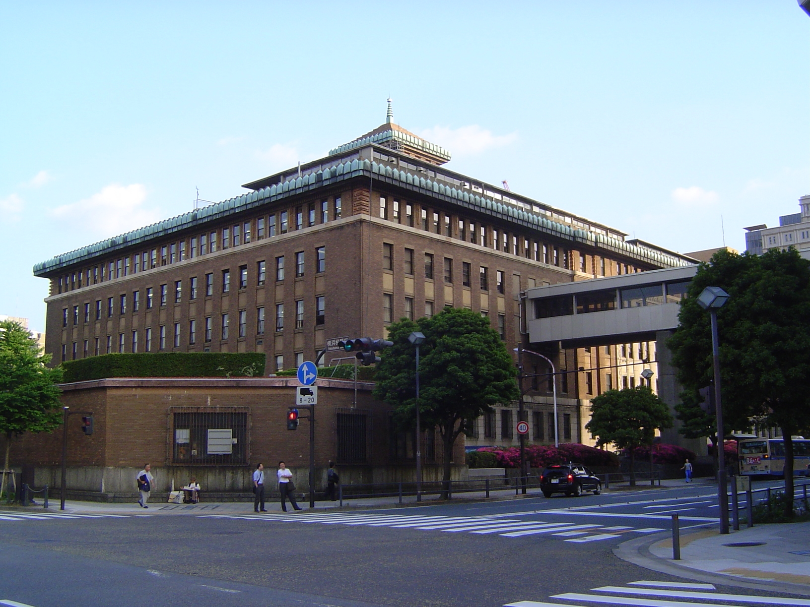The Kanagawa Prefectural Office King's Tower, 1928. Sabin writes that "its nine-story-tall tower, from which rises a sorin, a cylindrical co