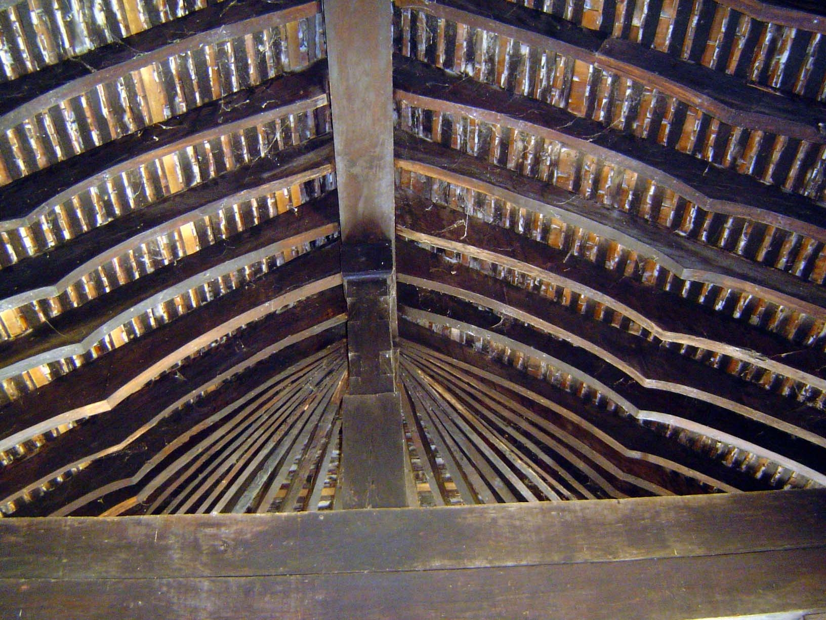 At the far end, 26 rafters are held in place by a single pin or madol kurupuwa.