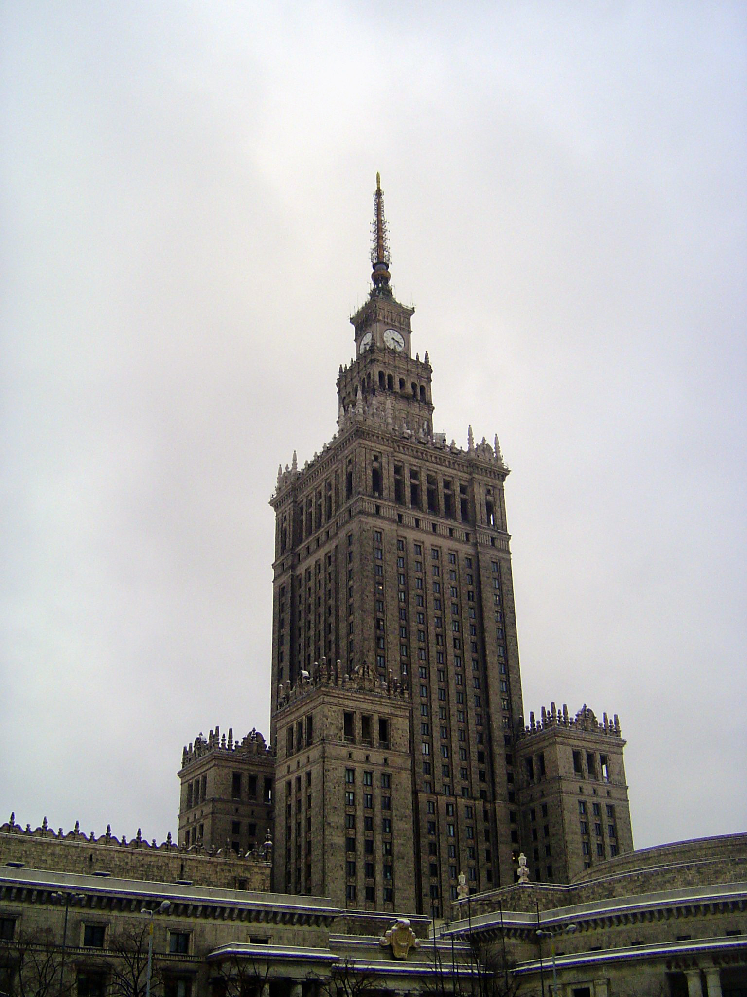 Enter a new chapter, the 1955 Palace of Culture and Science by an architect, Lev Rudniev, who knew which side his bread was buttered on. The