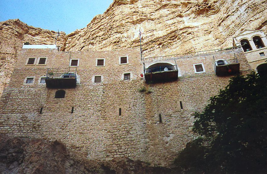 The view immediately to the left of the previous picture.