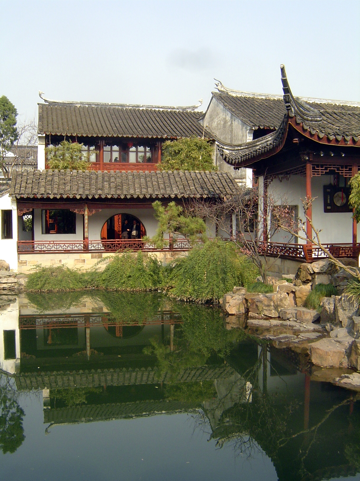 It's a small place, built in 1440 but rebuilt in 1770 and again in the 1940s. It's a maze of courtyards, pavilions, and varying contrasts be
