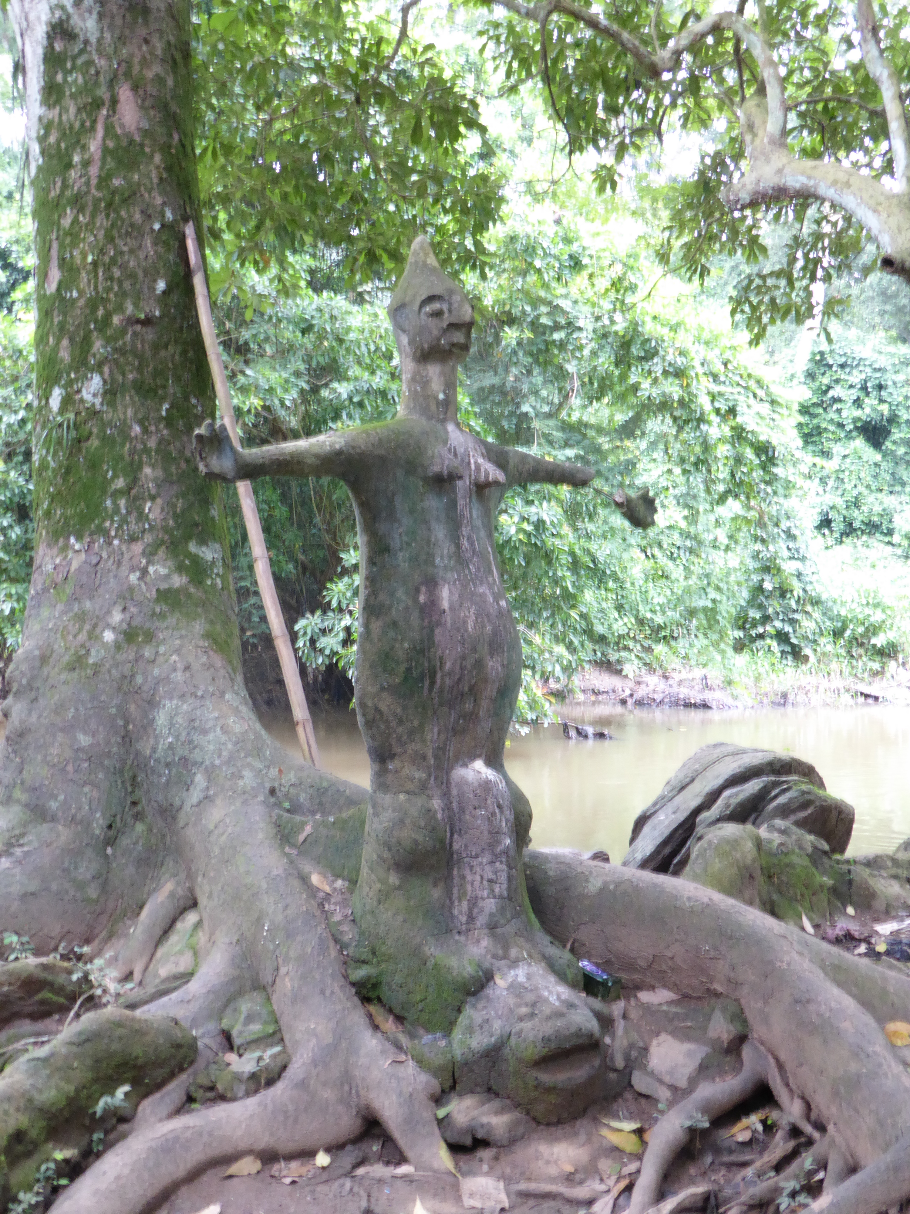 Close to the First Palace and on the bank of the river, this is Saka's representation of Osun. It's the third image on the spot and was adde