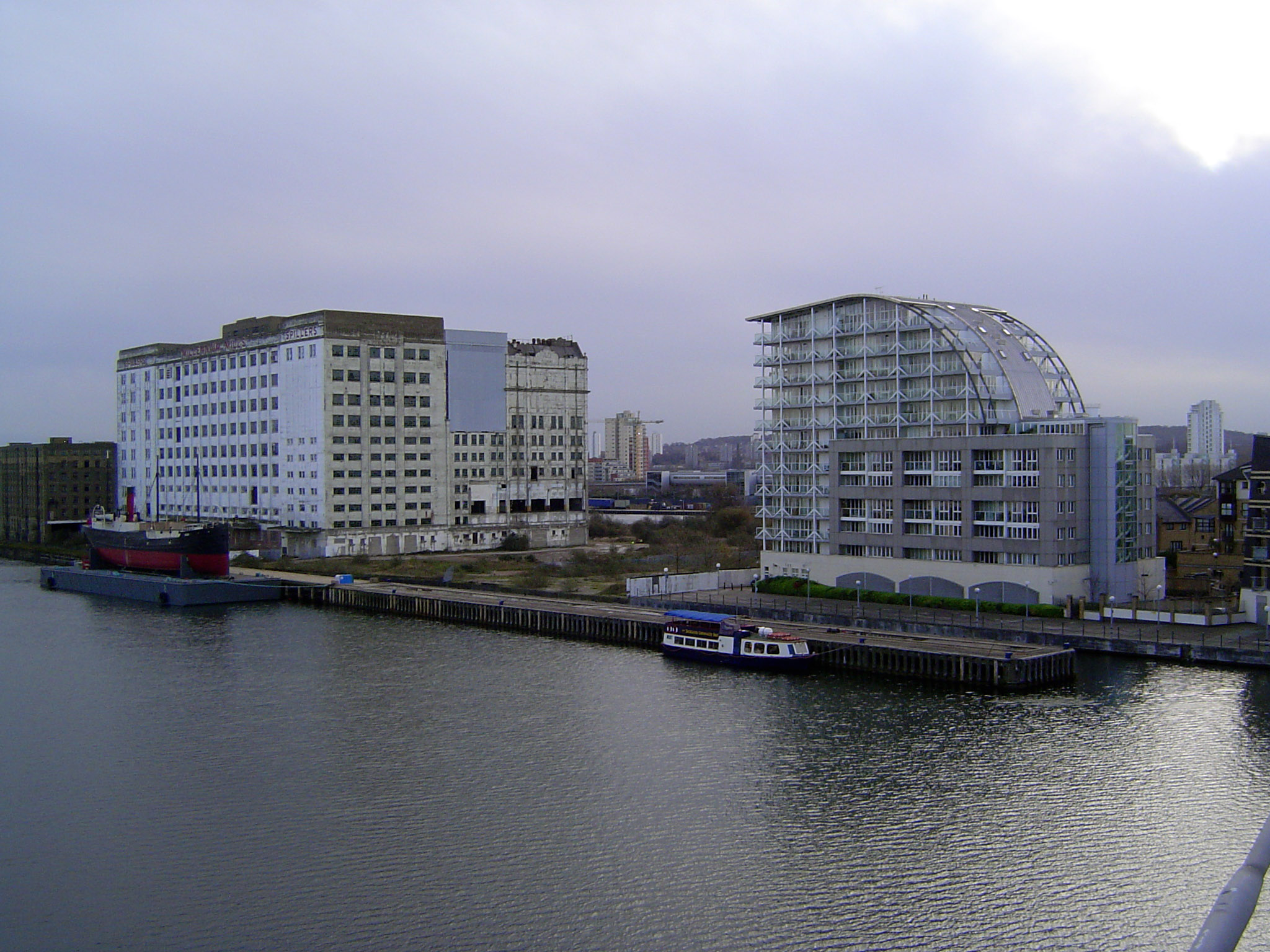The Millennium Mills again, this time with the curved block of the Crescent flats.