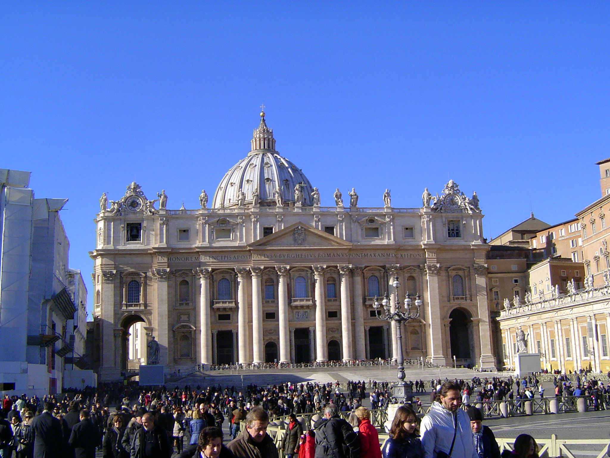 Seen straight on, the dome is less impressive than Michelangelo planned, but it was never part of his idea to have a long nave and a facade
