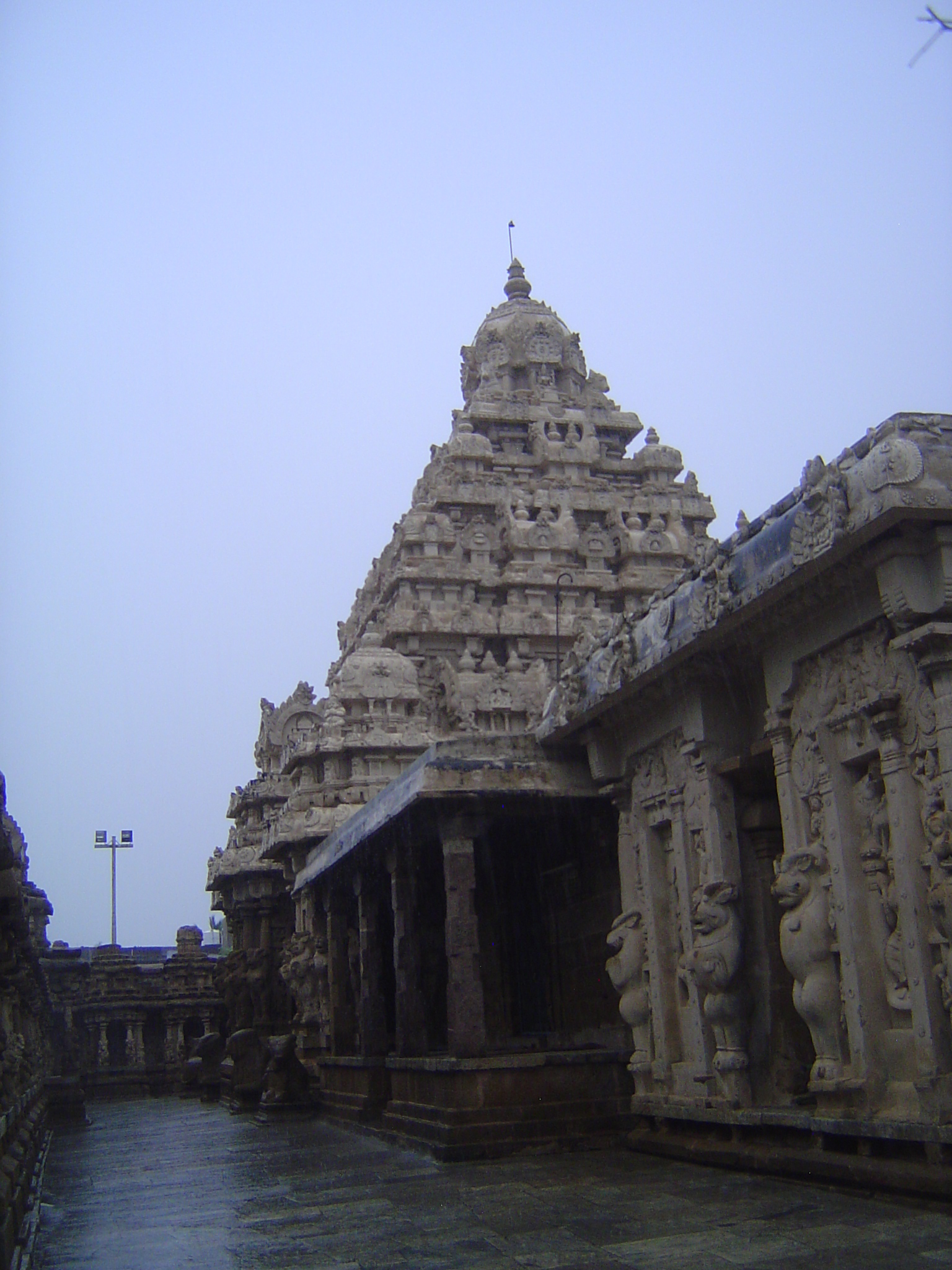 The porch was connected to the mountainous vimana at a late date. The entrance to the main shrine is in this connecting addition. Longhurst