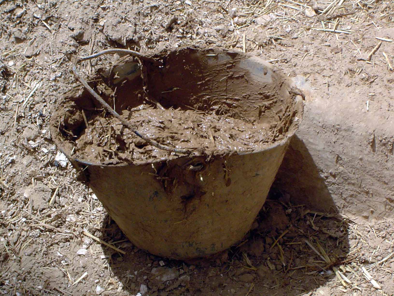 Madar waiting to go aloft. The earth comes from surrounding fields but is mixed with straw.