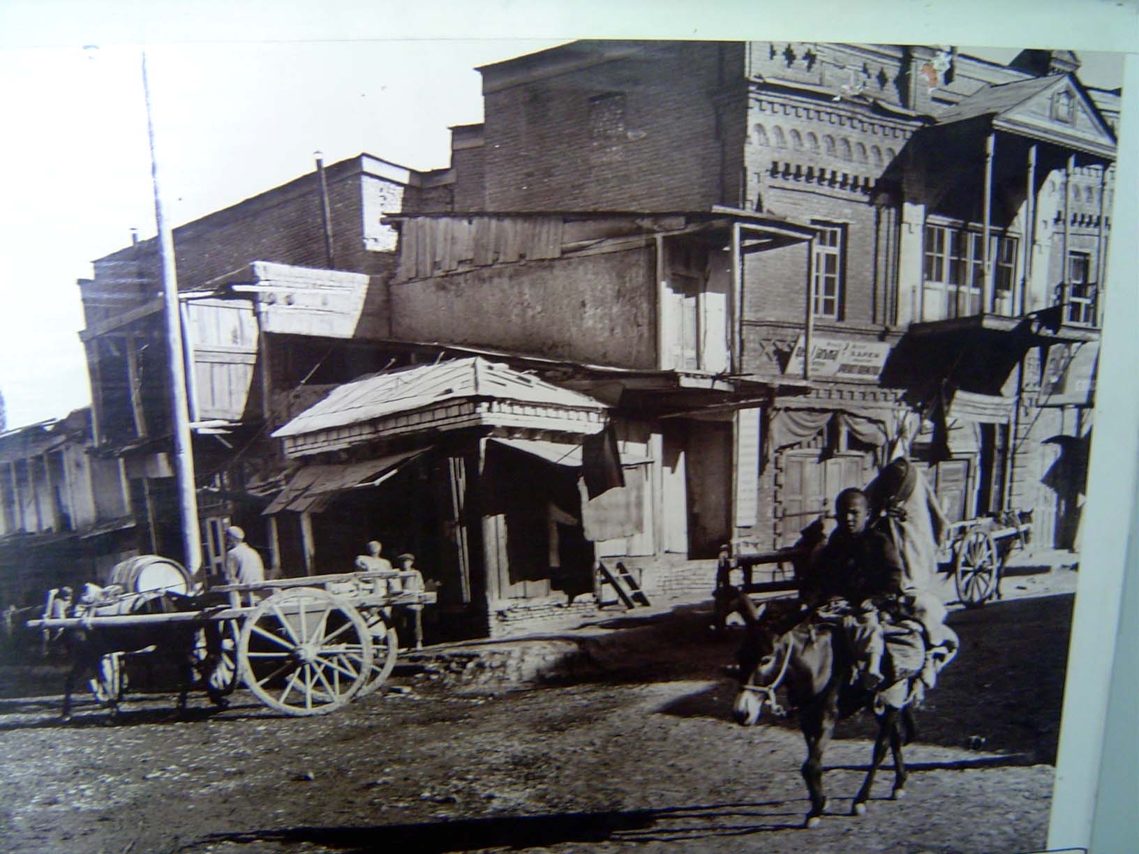 An old photograph of a Russianized Samarkand street.