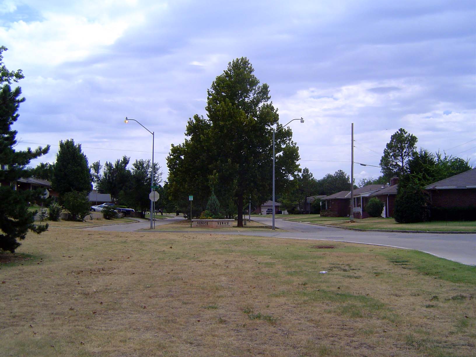 Cross 30th Street and we're in the large block of homes developed by Steve Pennington in the late '40s between 30th and 36th Streets. The de