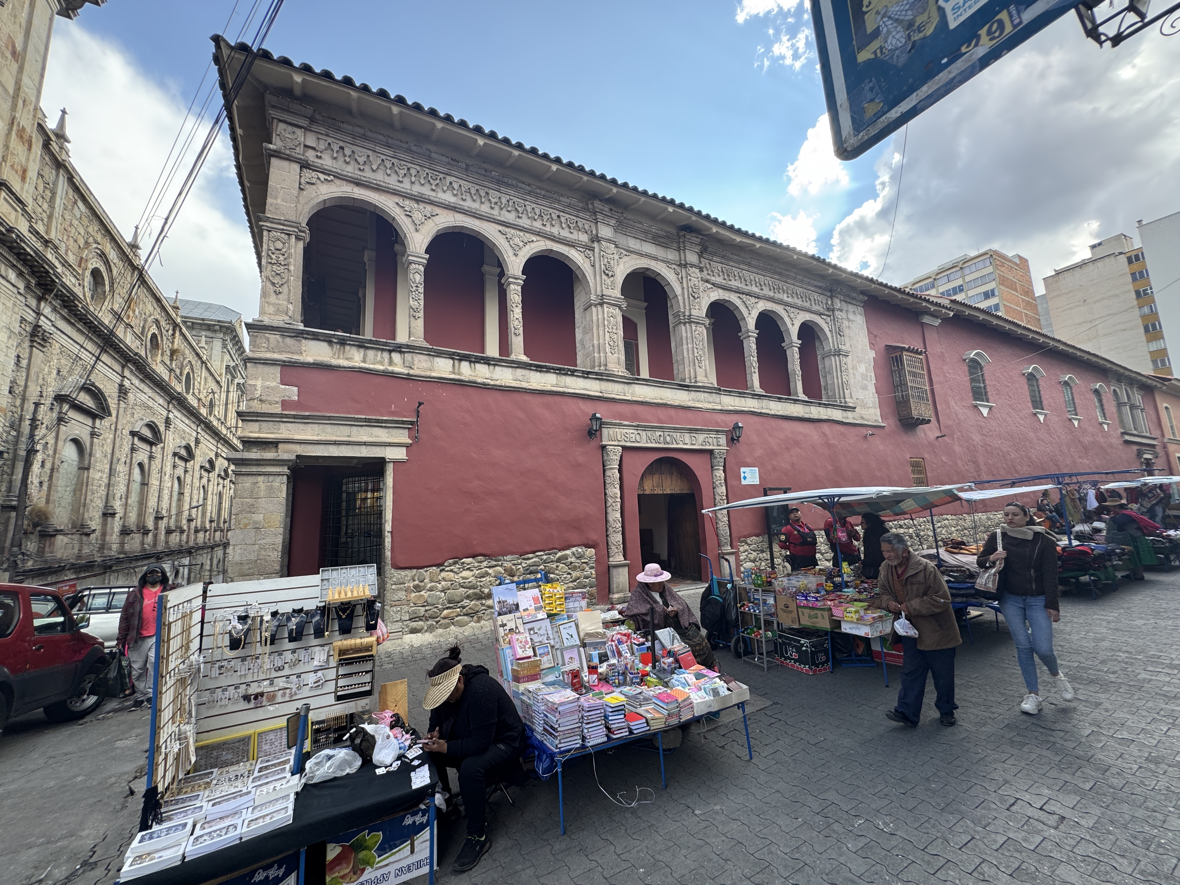 Next to the cathedral and kitty-corner to the plaza, here's something more graceful.  It's the Palacio Diez de Medina, built in 1775.  Since