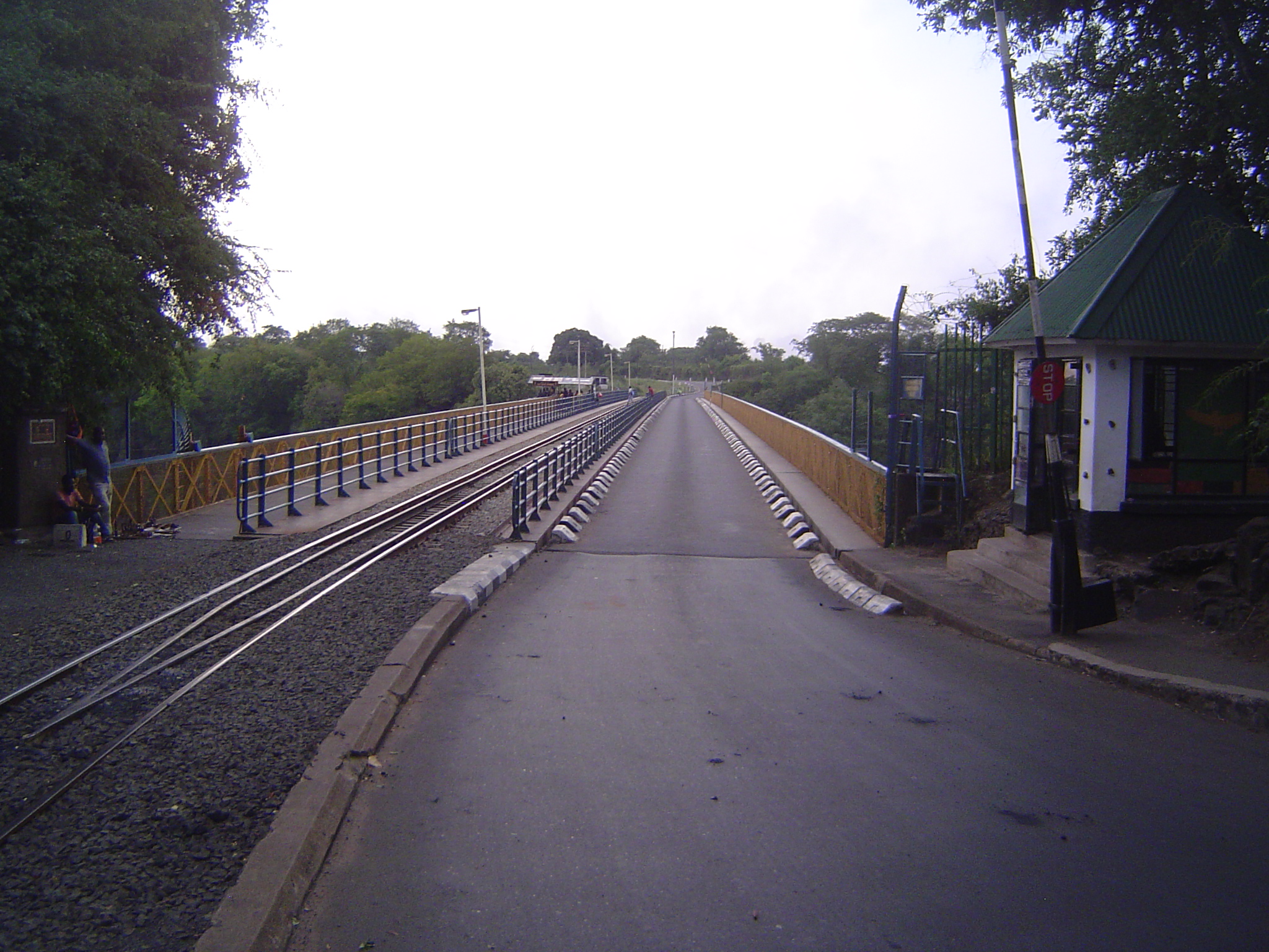 The deck, originally double-tracked, was widened 13 feet in 1930 and modified to make room for a walkway and a roadway.