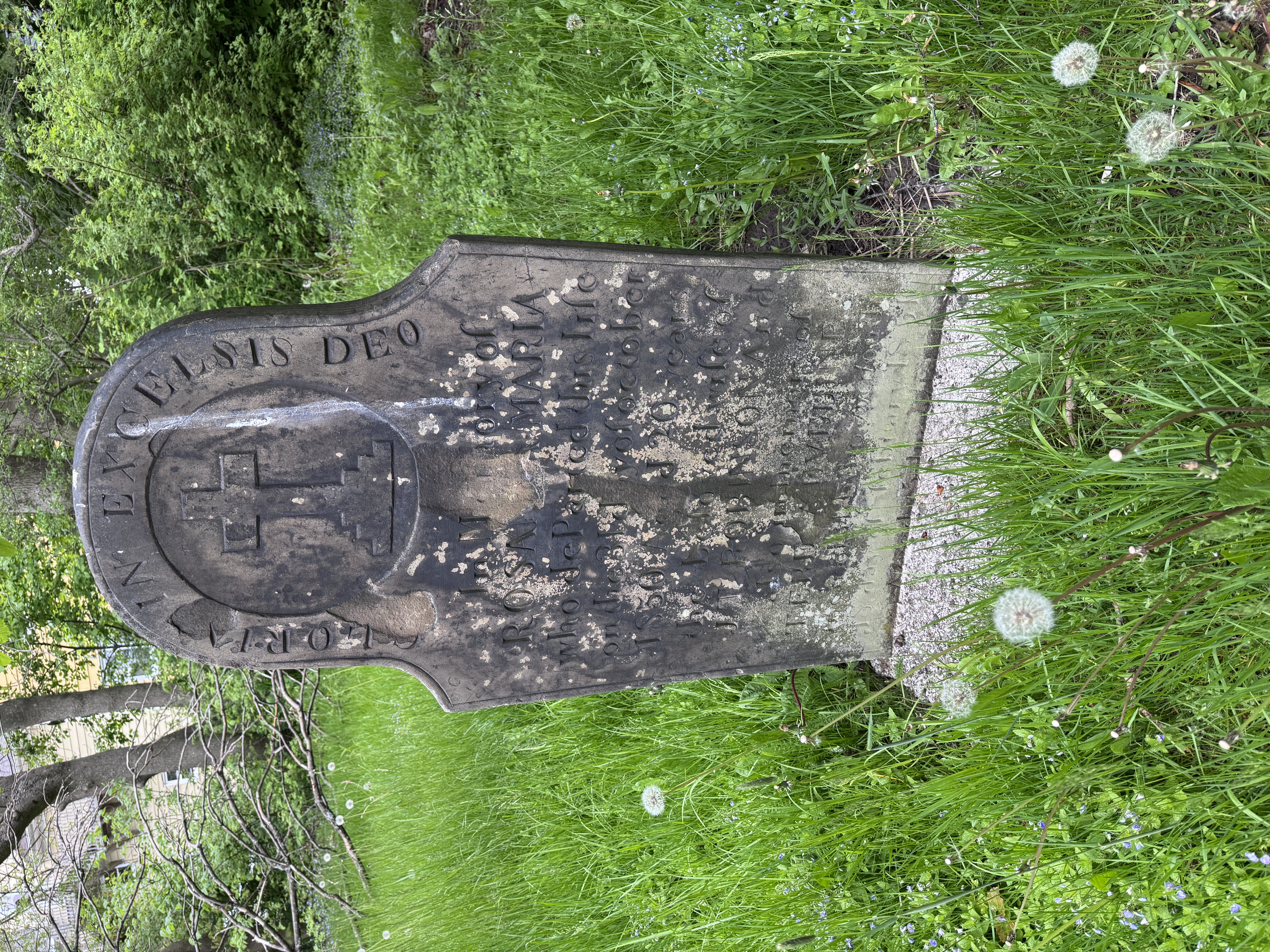 The church graveyard was unfenced.  This stone reads in part: "In Memory of Roseanna Maria who departed this life on the 31st day of October