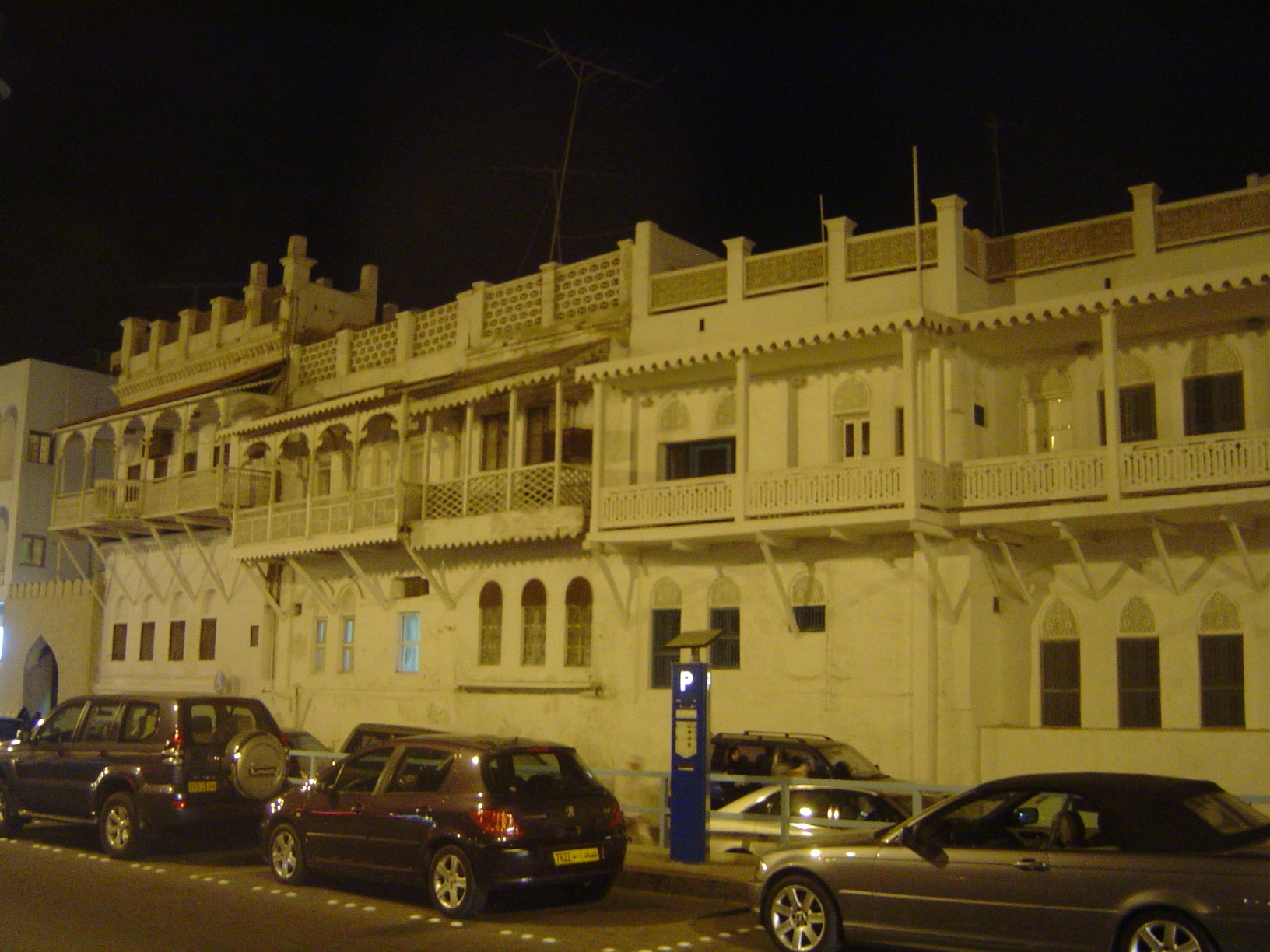The houses form a perimeter encircling 218 houses, big and small, 30 new but most old. In the mid-1980s, sixty were uninhabited, but renovat