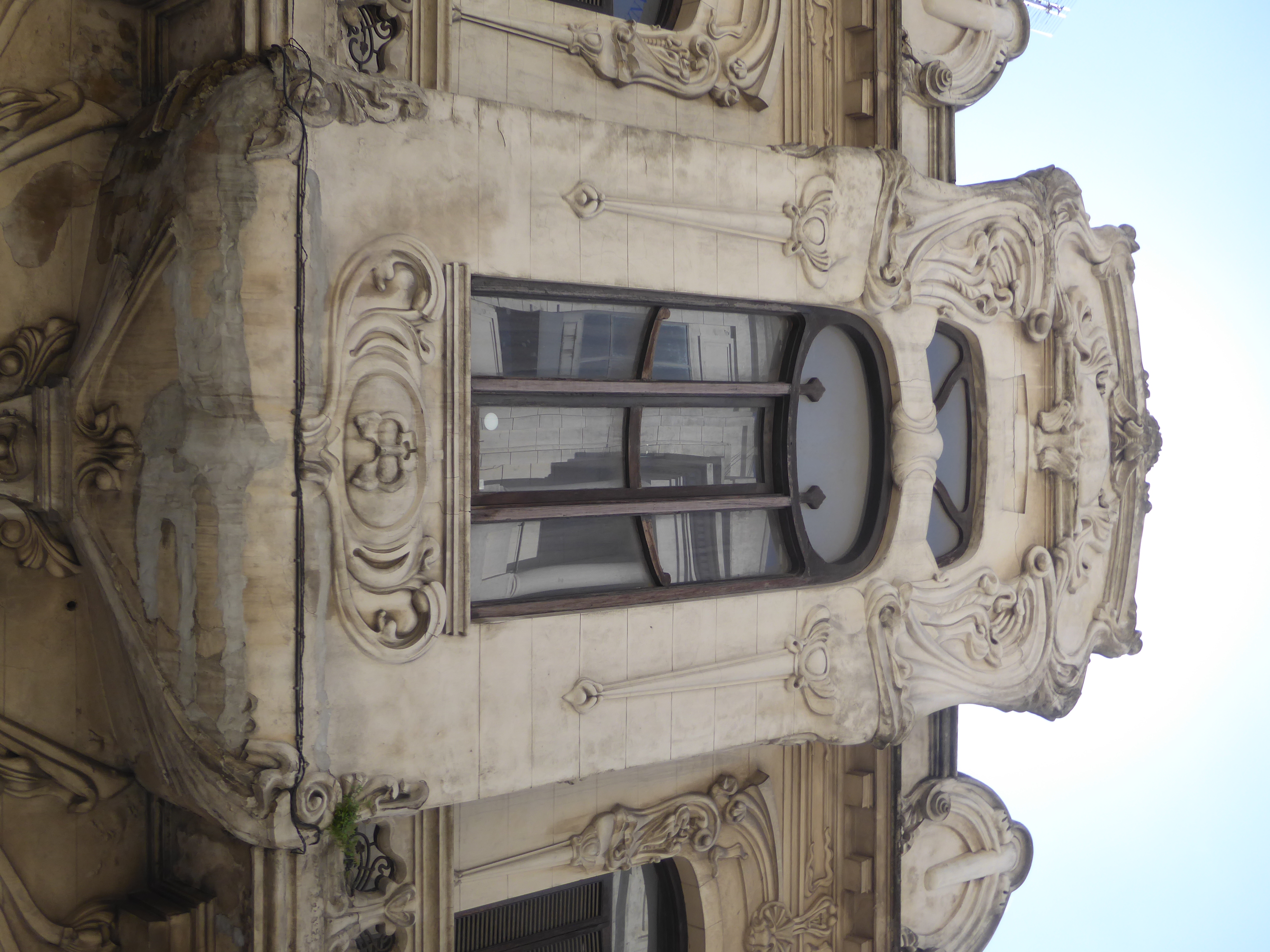 You're not going to deny that this, the Casa Rodriguez Bartolomé, is Art Nouveau. The architect was Horacio Acosta y Lara, for a time dean o