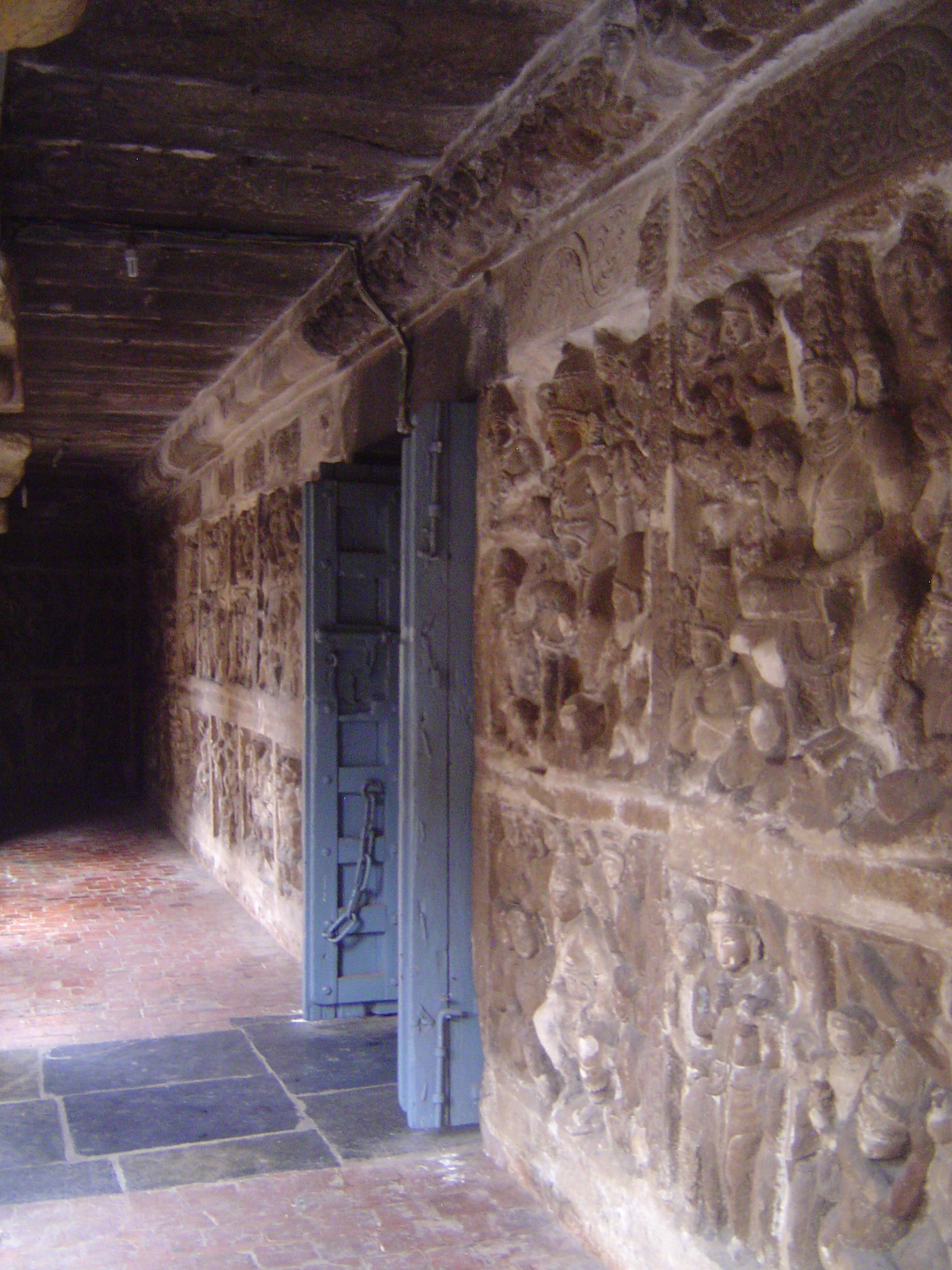 We've stepped through those wooden doors and are looking at the inside face of the temple wall. Over 500 sculpted panels, most is very poor
