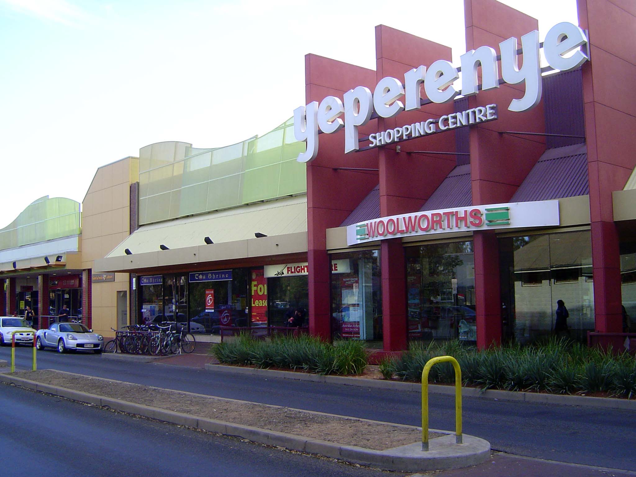 Woolworth's no relation to the now-defunct American and British company is the major retailer in Australia. We'll see it not only here but f