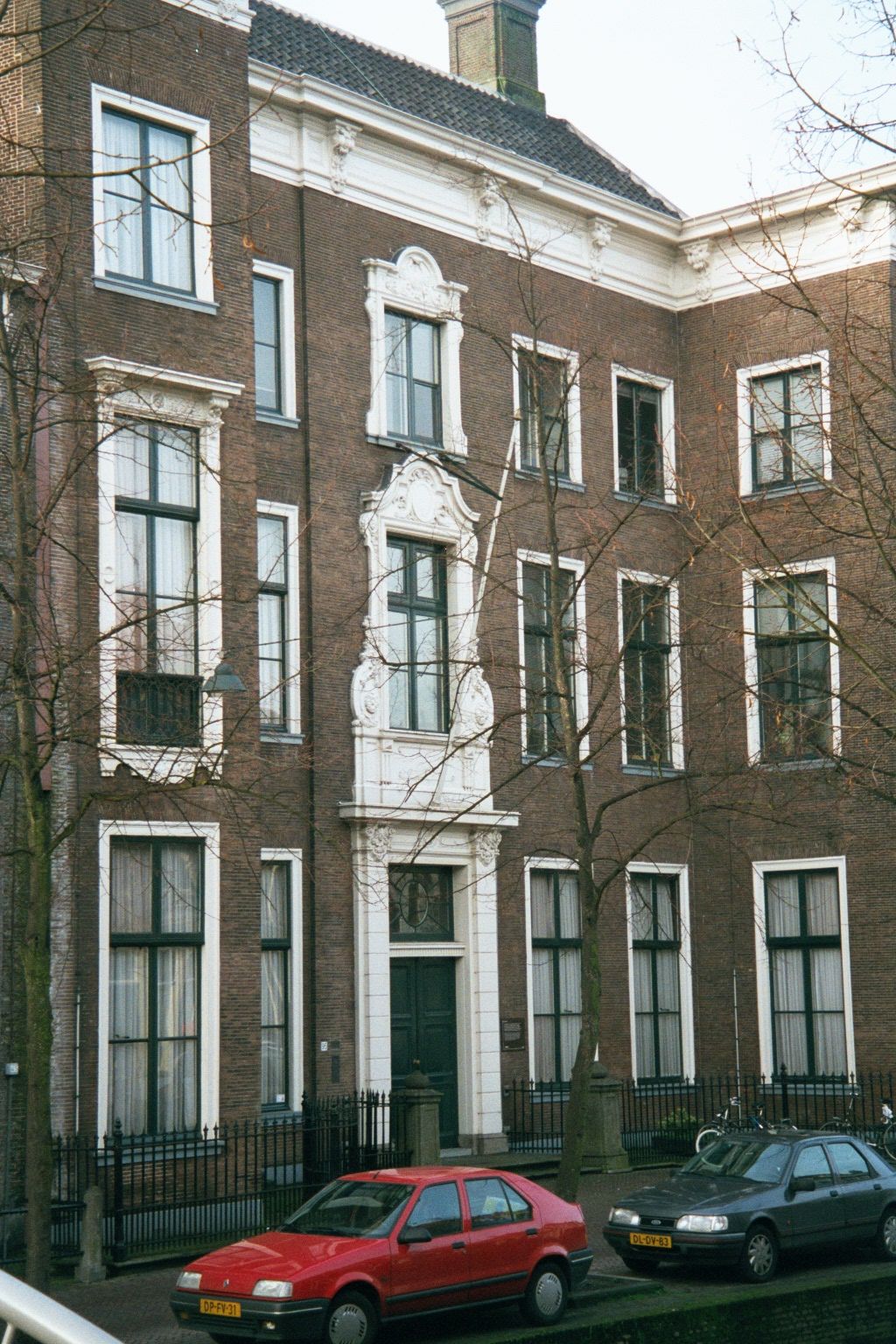This is Diederik Durven's house, at Oude Delft 95. Dismissed as governor of the East Indies for extortion and corruption, Durven returned to