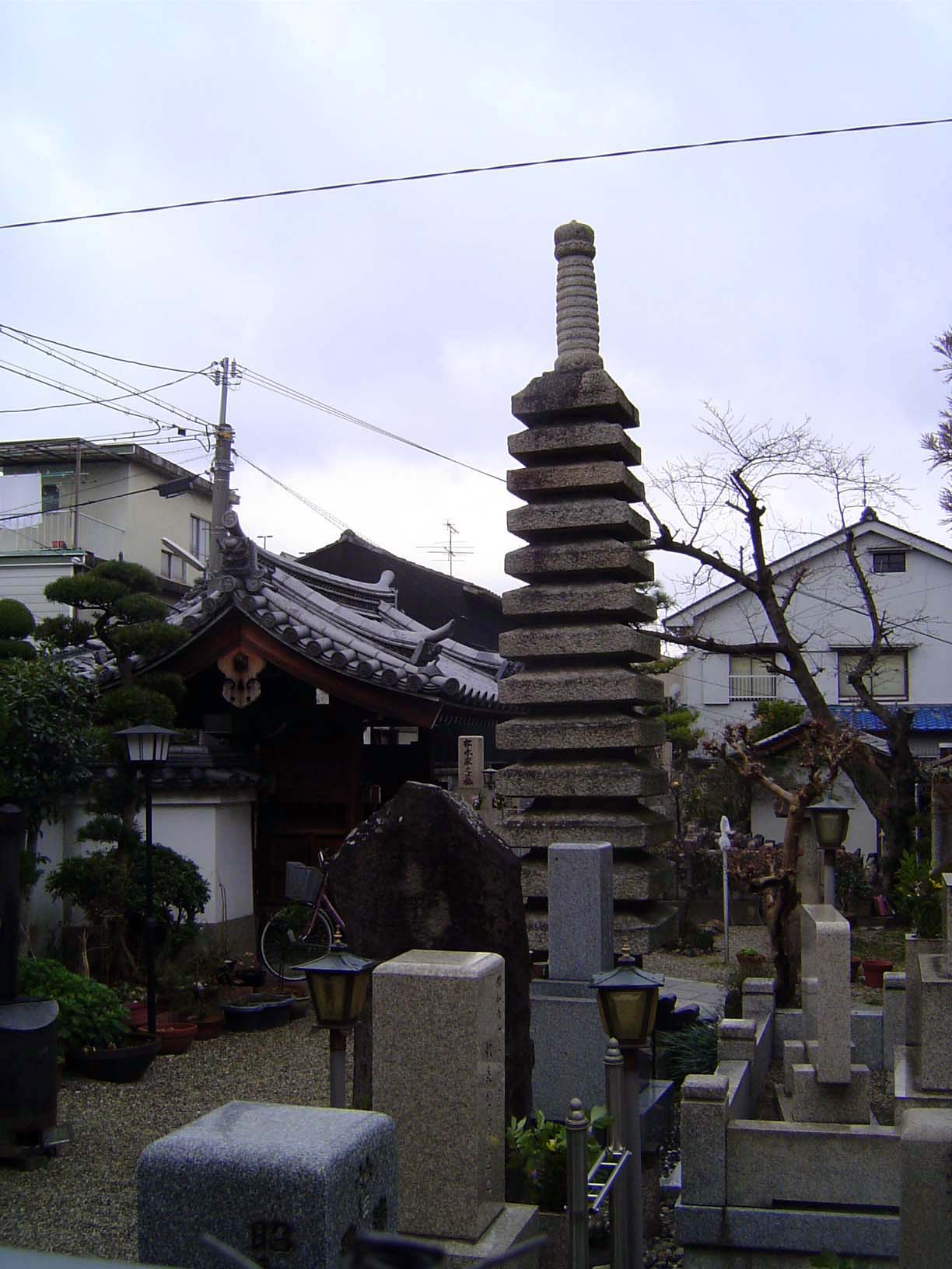 A monument reminiscent of a pagoda finial.