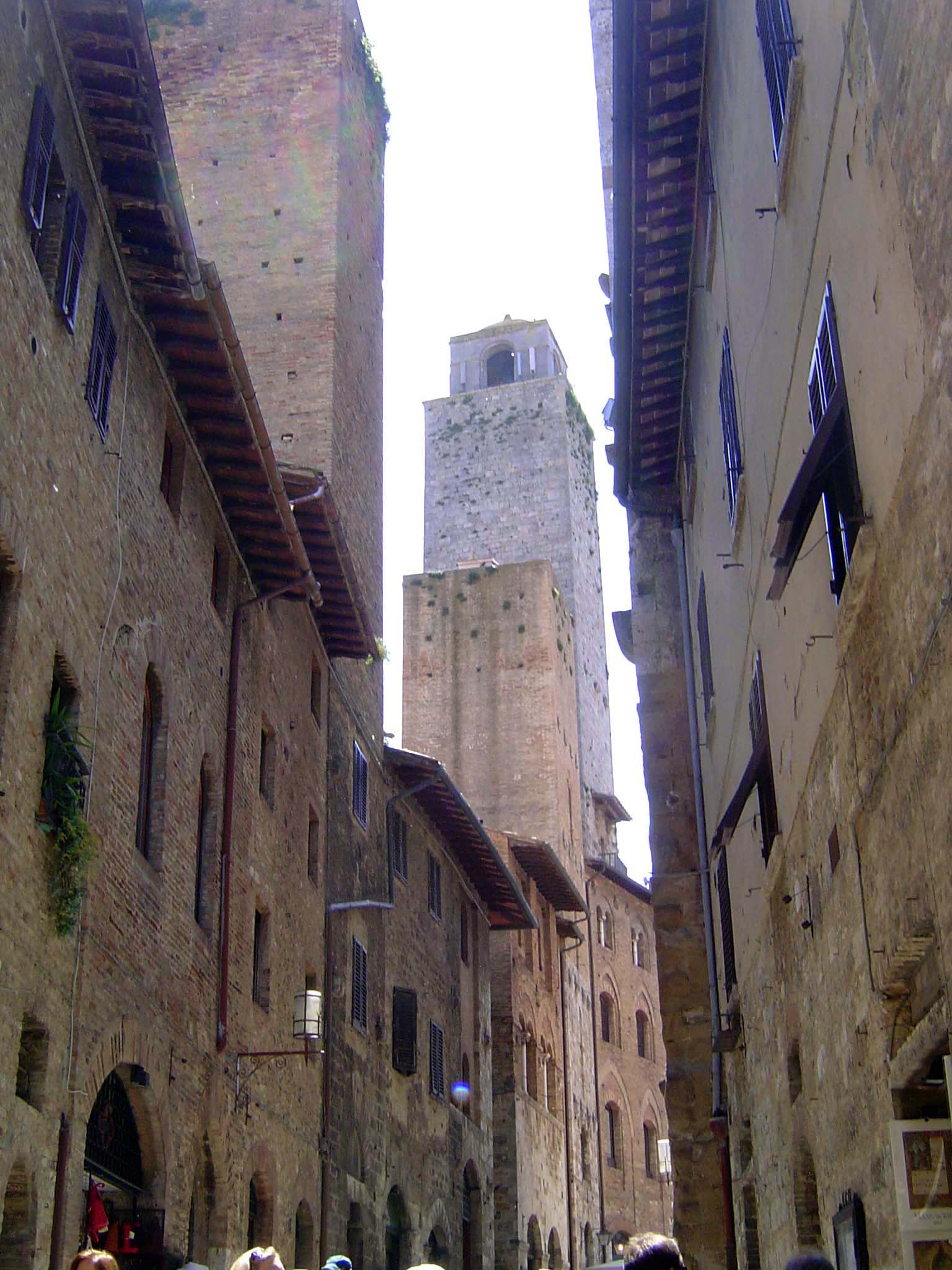 Approaching the Torre Rognosa or Torre dell'Orologio.