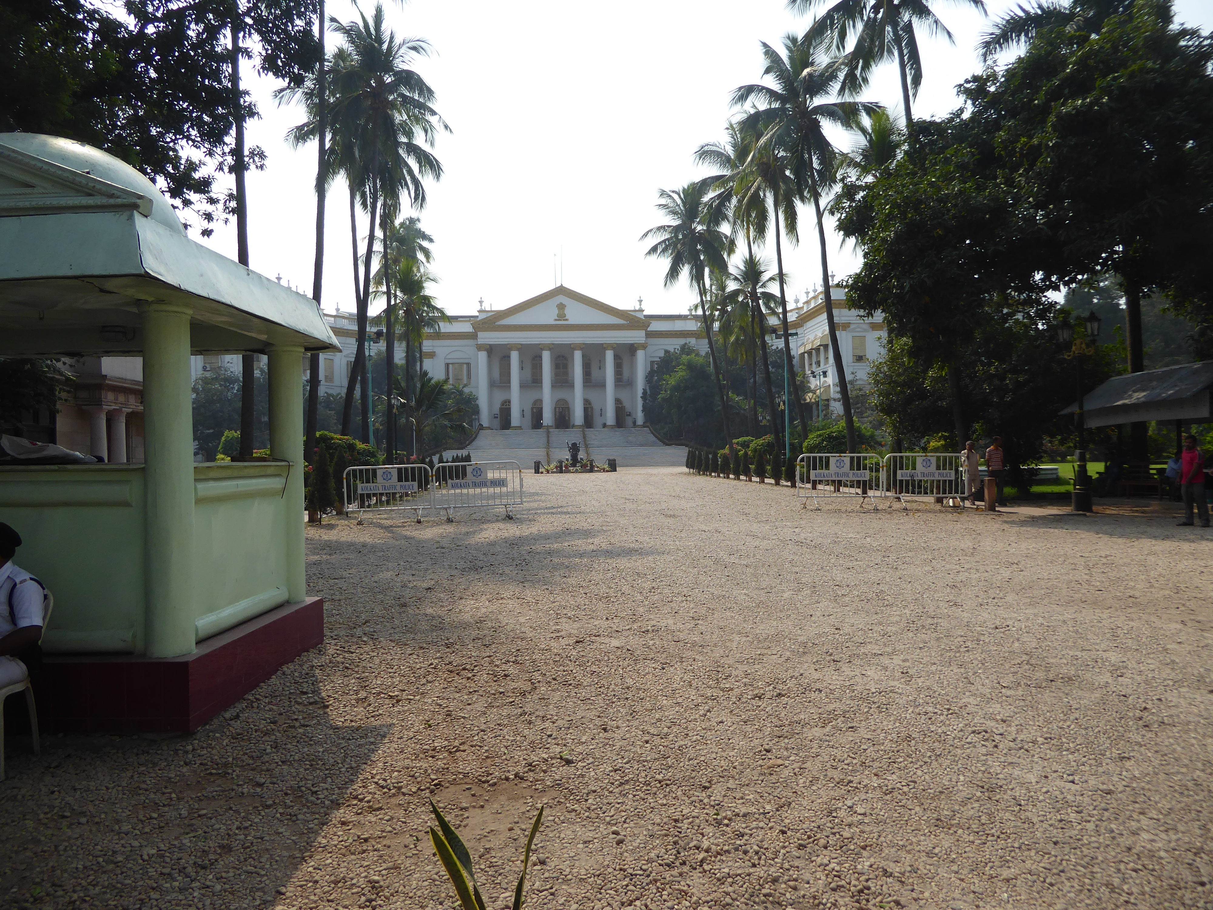 Finally, Wellesley's Government House, now Raj Bhavan and with plenty of trees. There aren't any in the equivalent shot from Thacker's 1906