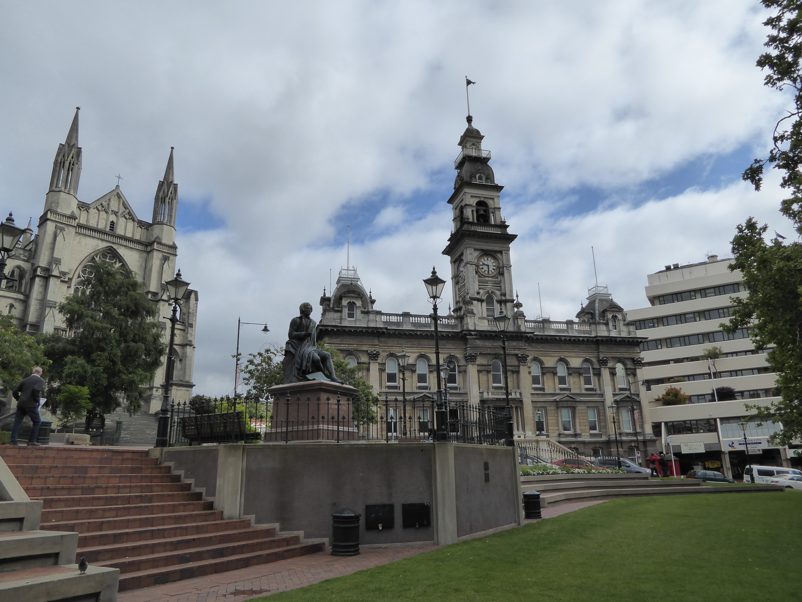 Who could this be, perched in front of the Municipal Chambers and St. Andrews?