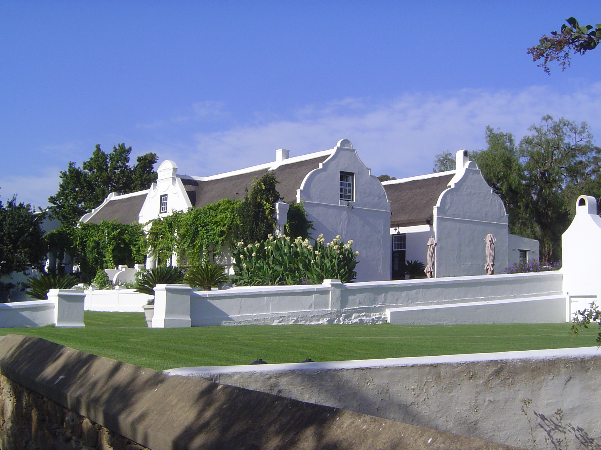 Hans Fransen is the expert on these places and has written extensively about them. Klippe Rivier, he says, traces its roots to a quitrent de