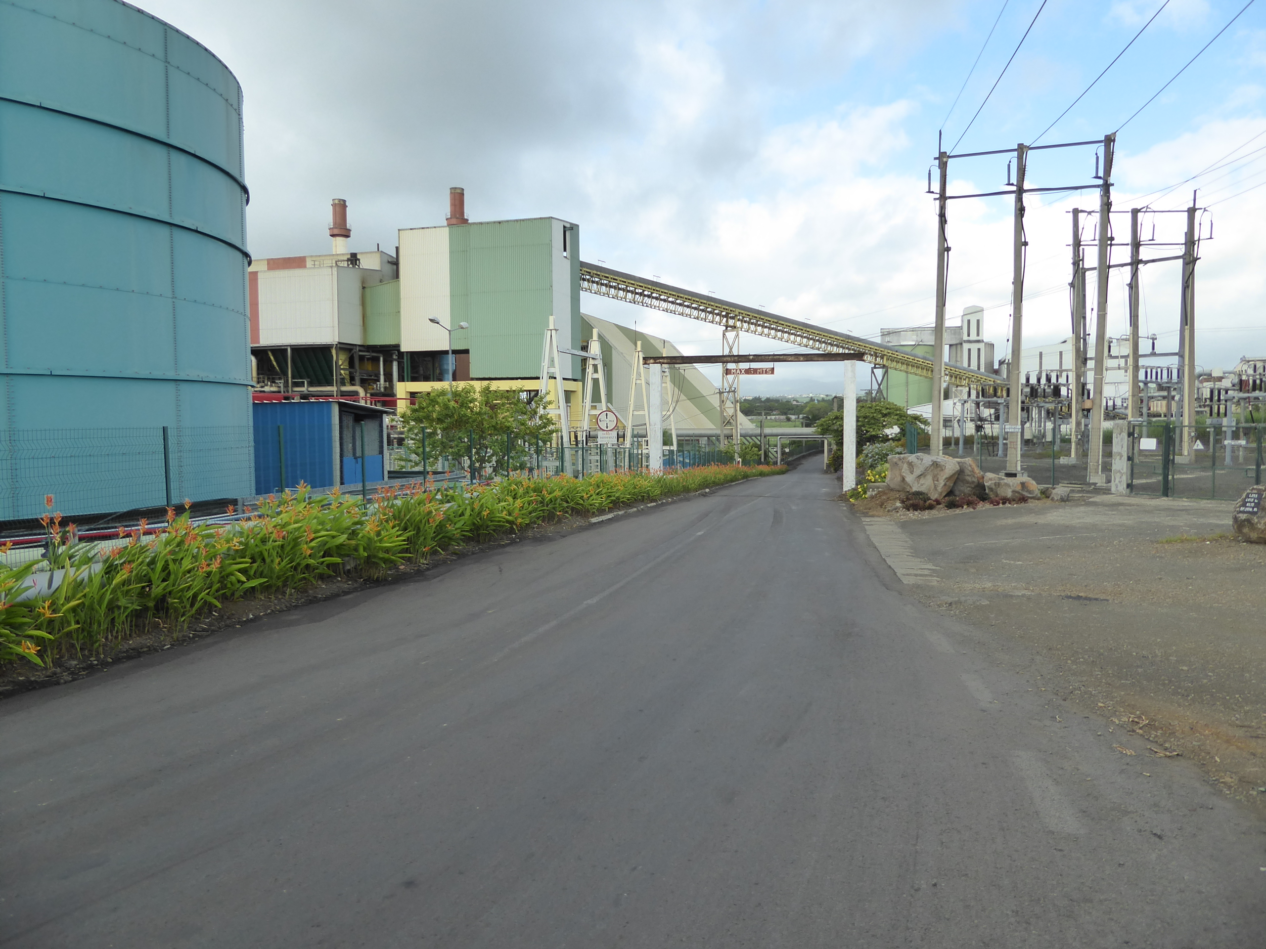 The plant makes white sugar, which is a major change from even the recent past, when Mauritius produced and exported bulk raw sugar. The pla