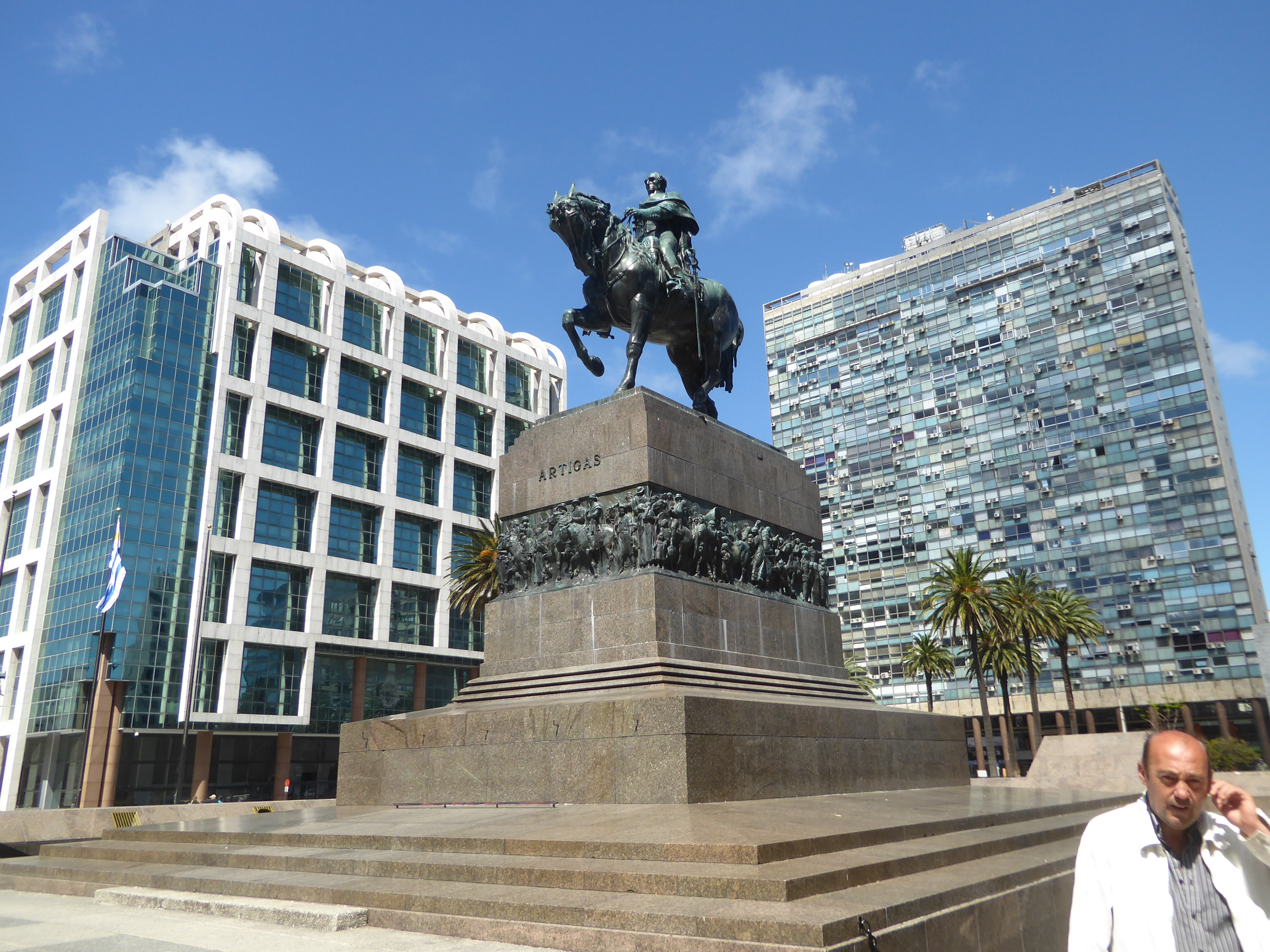 The Artigas statue, here since 1923, was by sculptor Angelo Zanelli, who also did the heroic images on Rome's Victor Emanuelle Monument. I t