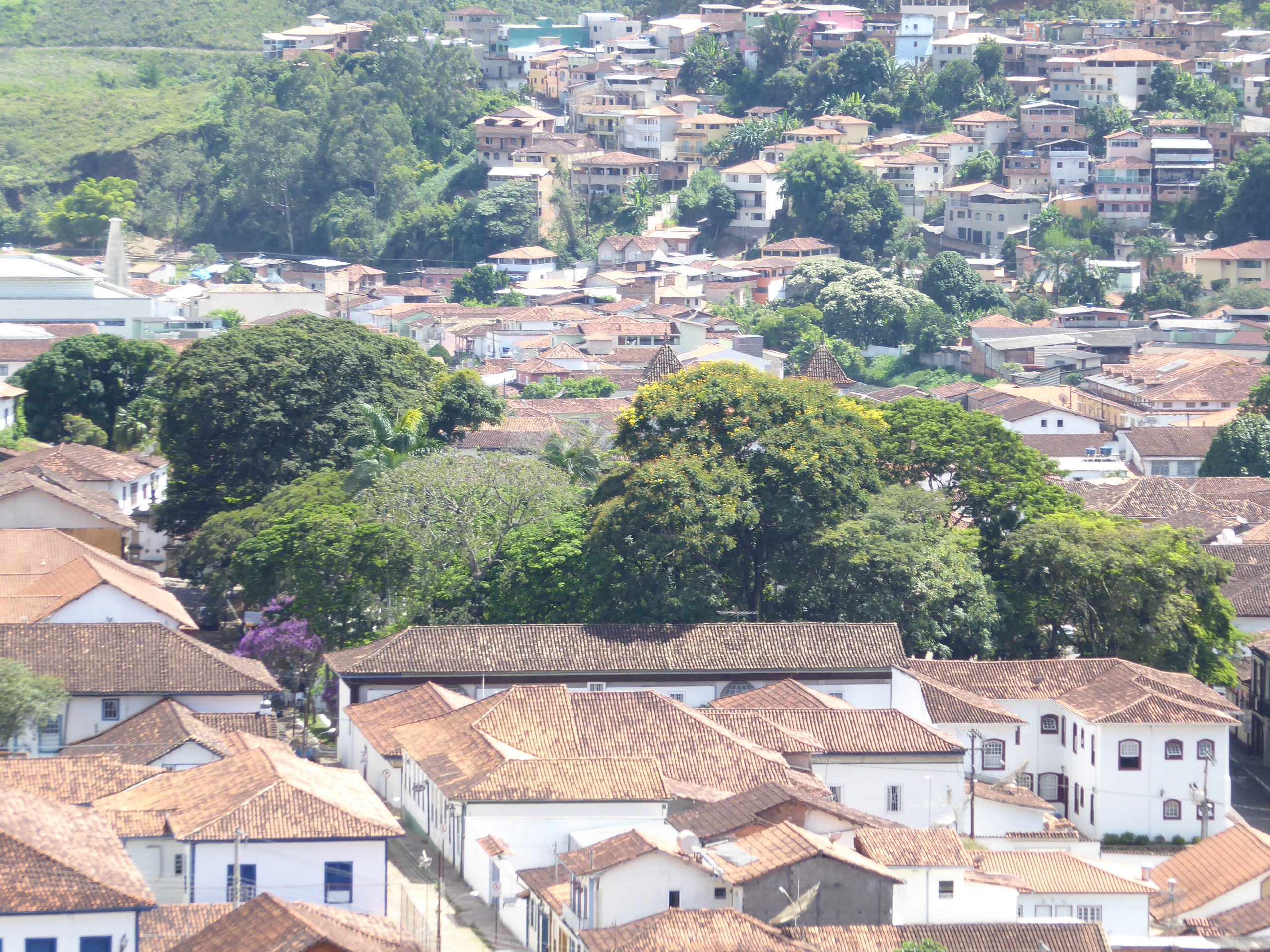 Here's that same town square, this time zoomed enough that you can just make out, above the trees on the right, the twin, tiled pyramids ato