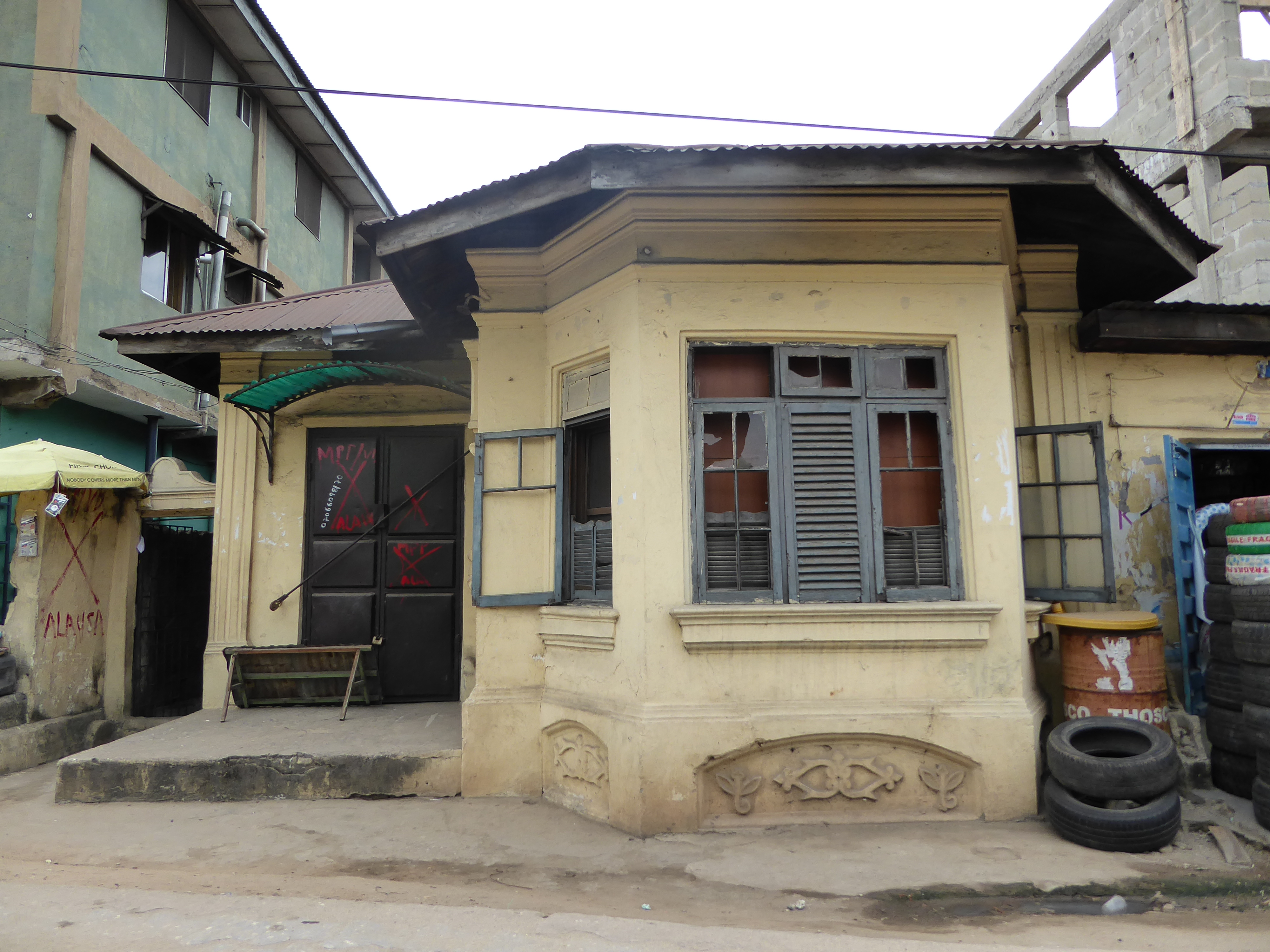 Simpler colonial houses survive. This one, like the Jaekel House, is in Ebute-Metta. The name means "Three Jetties." The place was a fishing