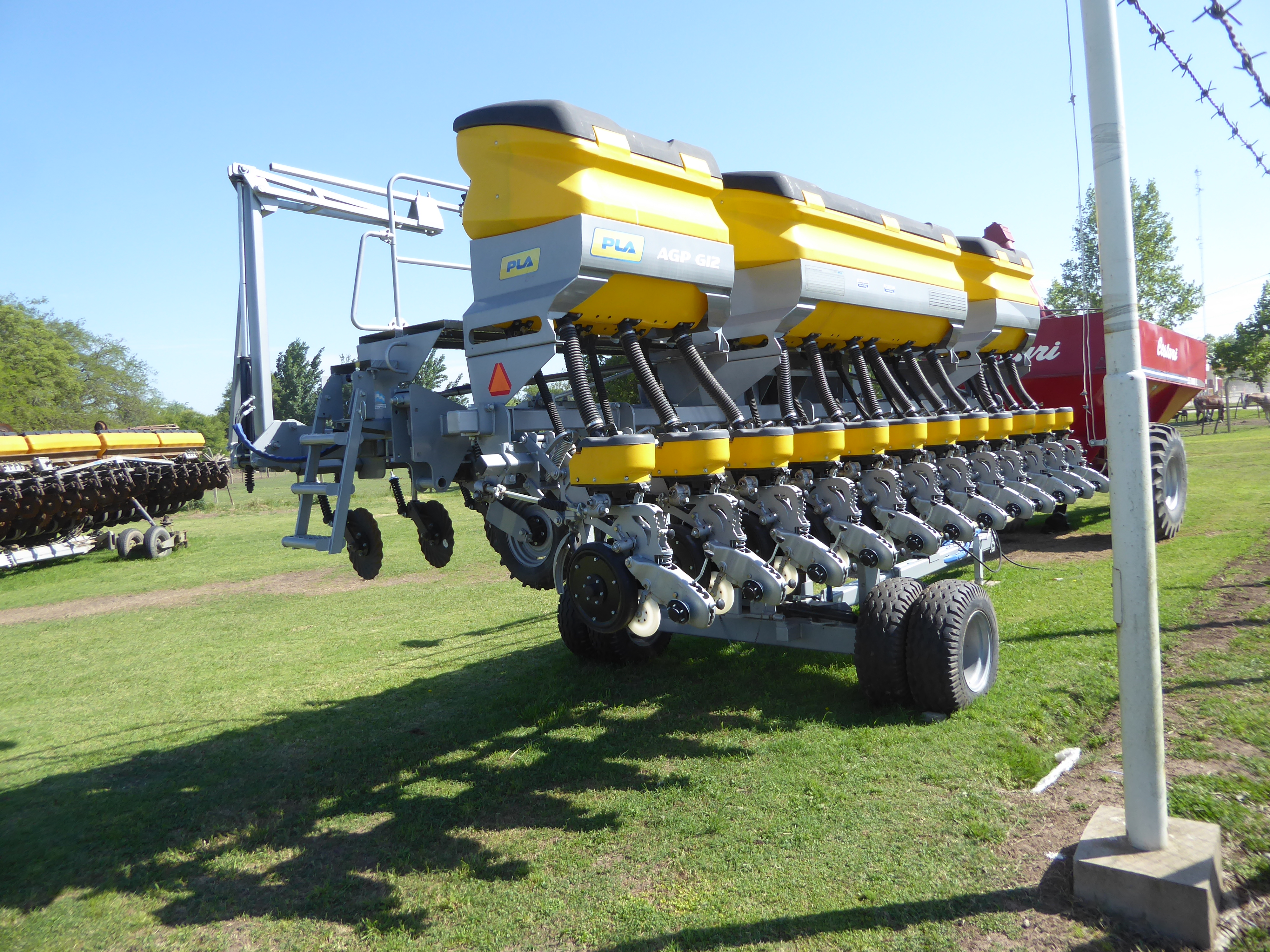 PLA is an Argentine manufacturer based west of Rosario. It also exports widely, including to the United States. This planter is designed to