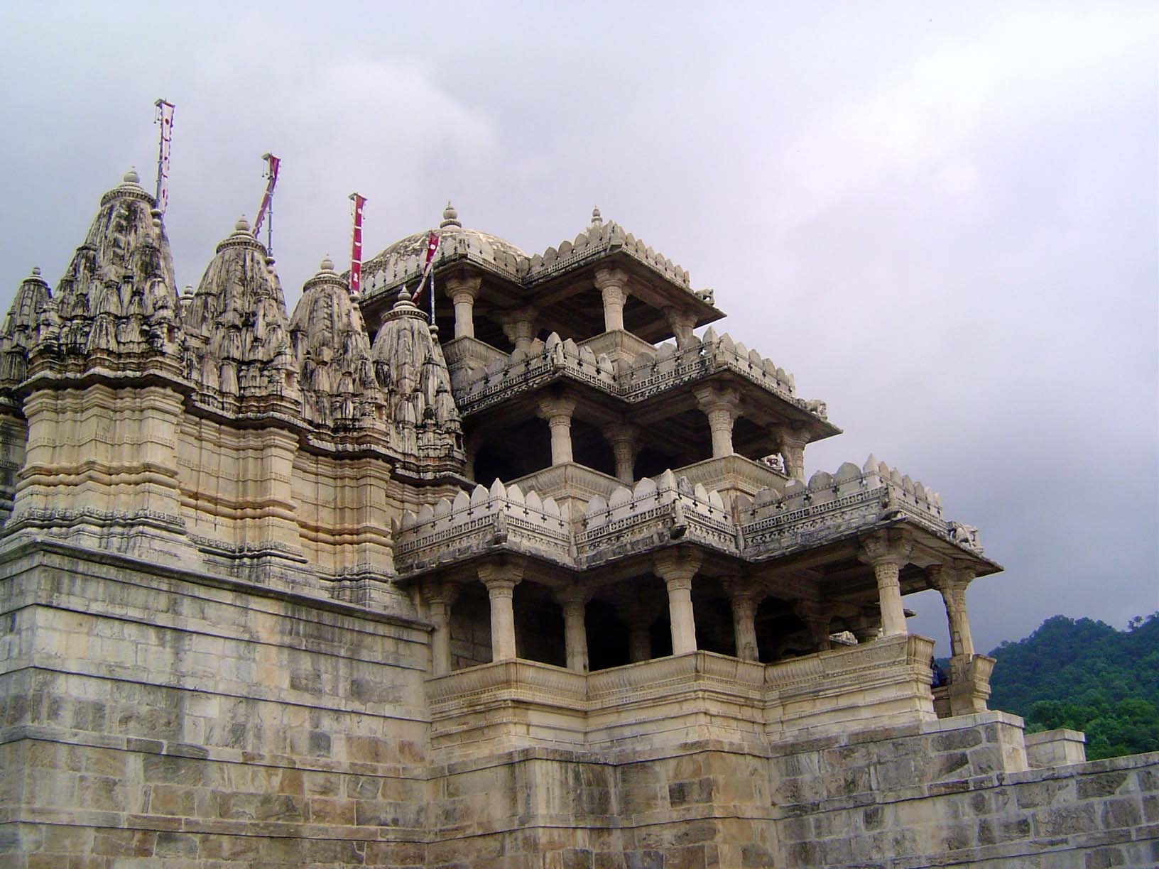 The tri-level design mirrors Jain cosmology, in which humans live in a middle world, between heaven and hell.